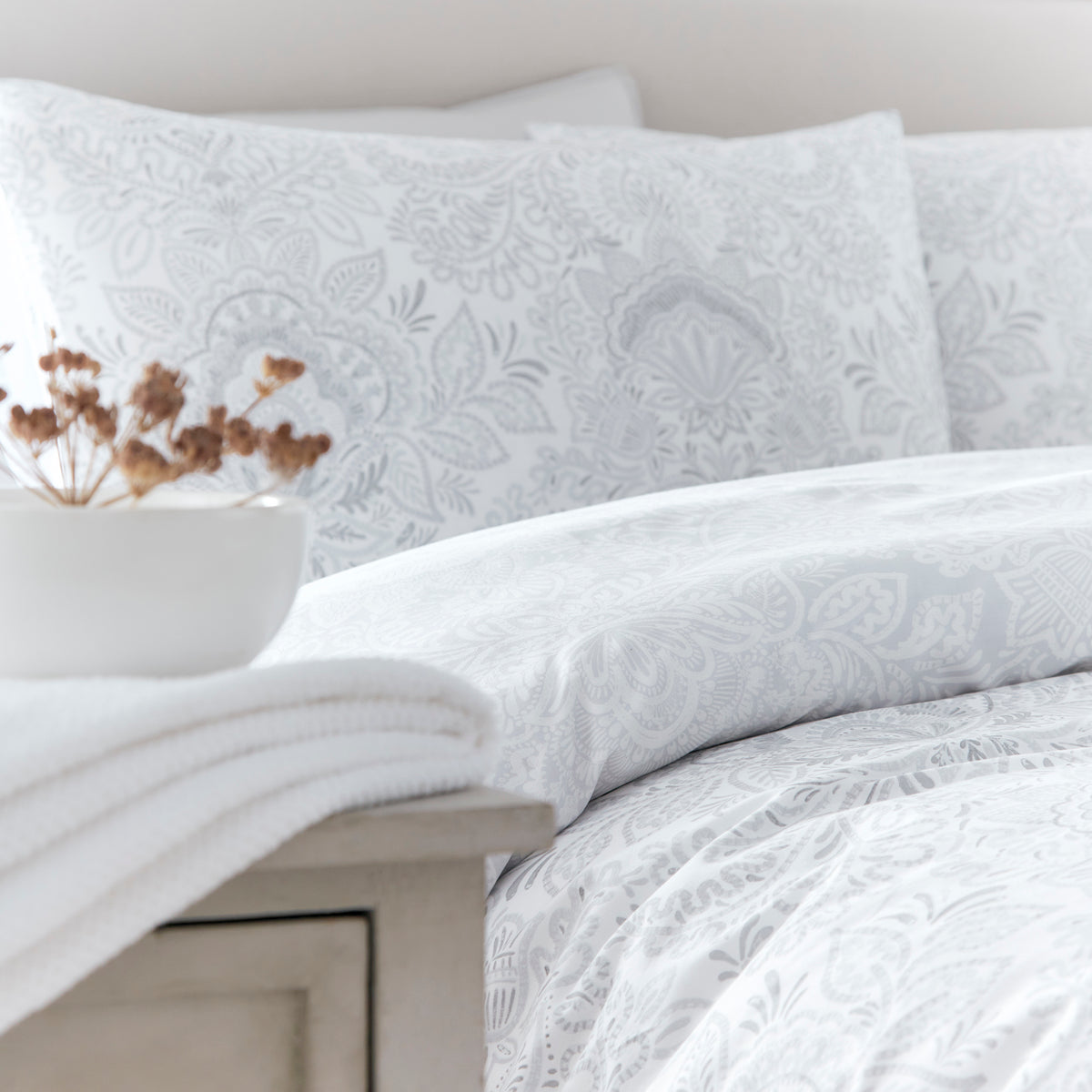 Savari EcoFriendly Duvet Cover Set in Silver by Drift Home Stylish Home