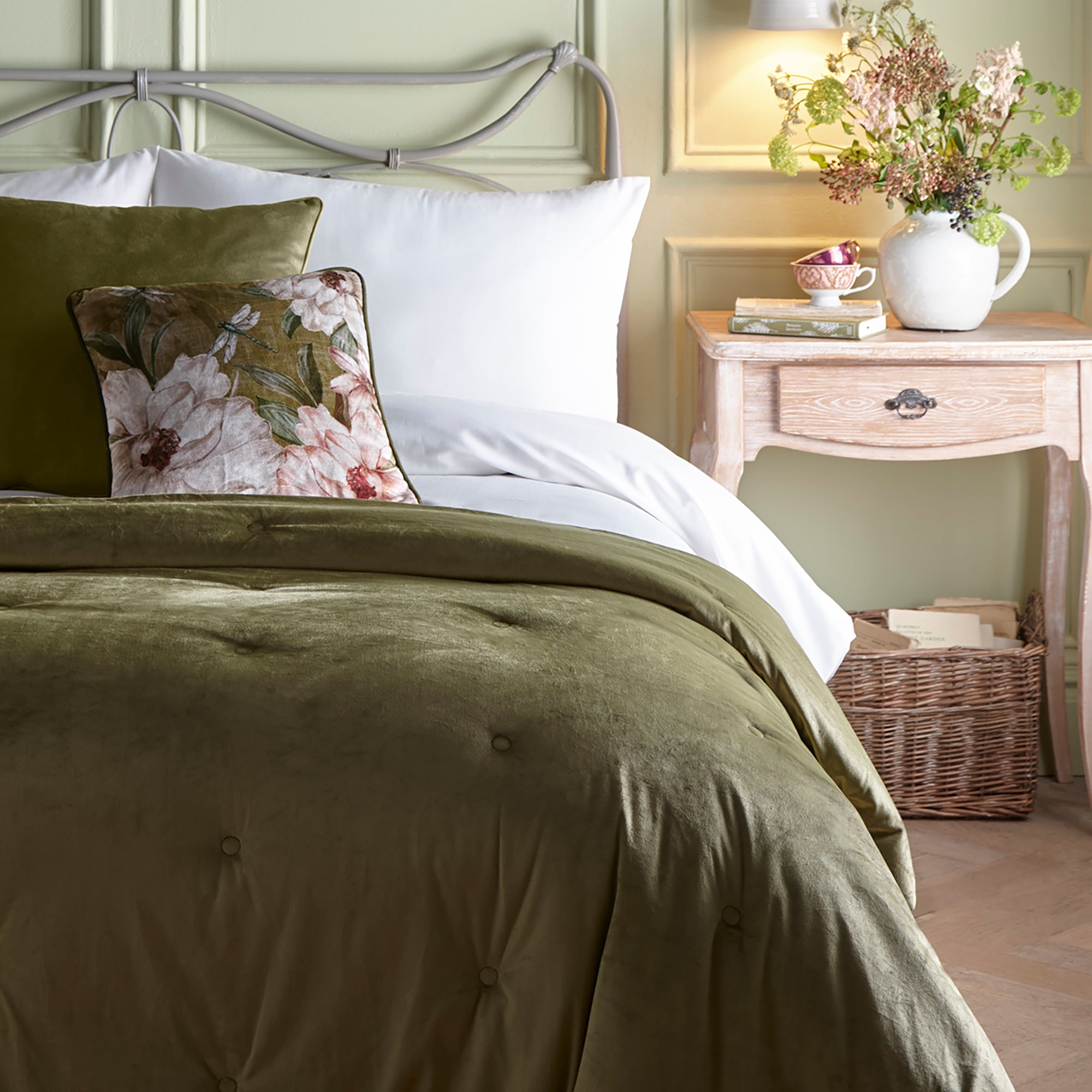 Bedspread Austell by Appletree Heritage in Olive