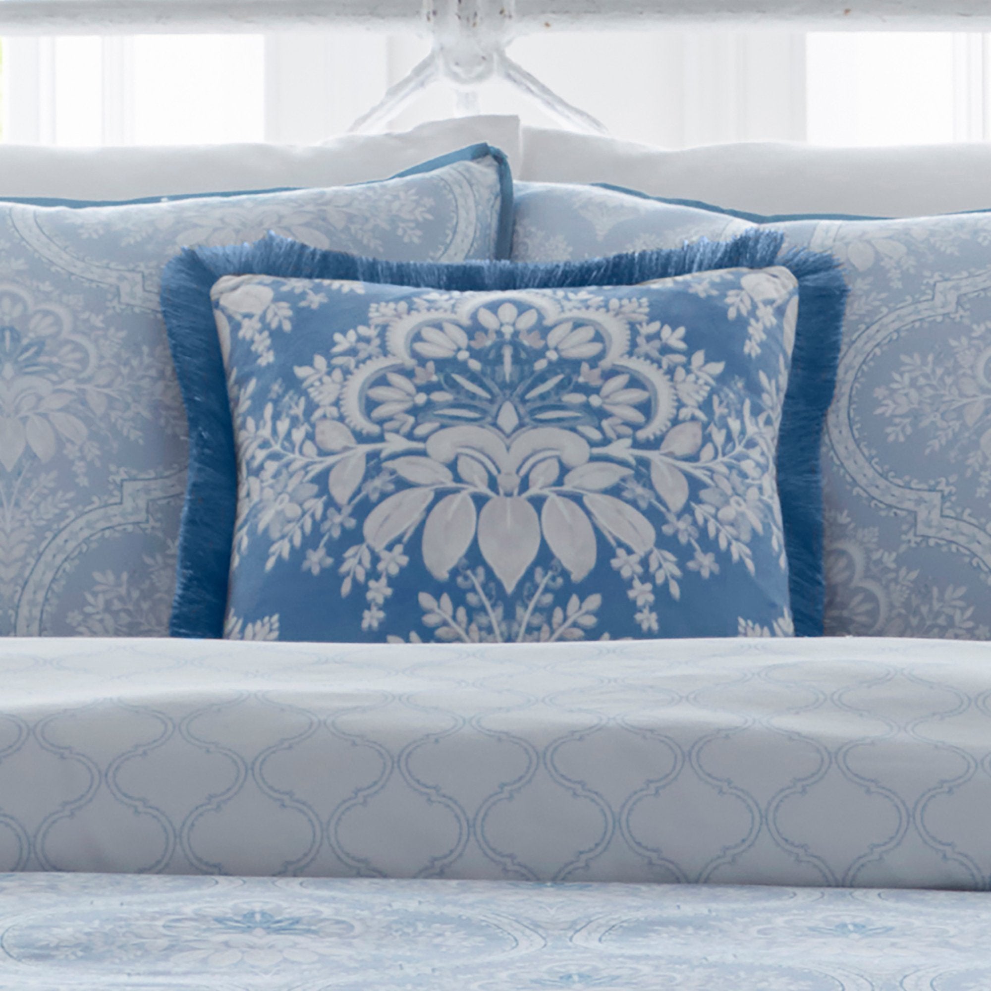 Cushion Alexia by Appletree Heritage in Blue