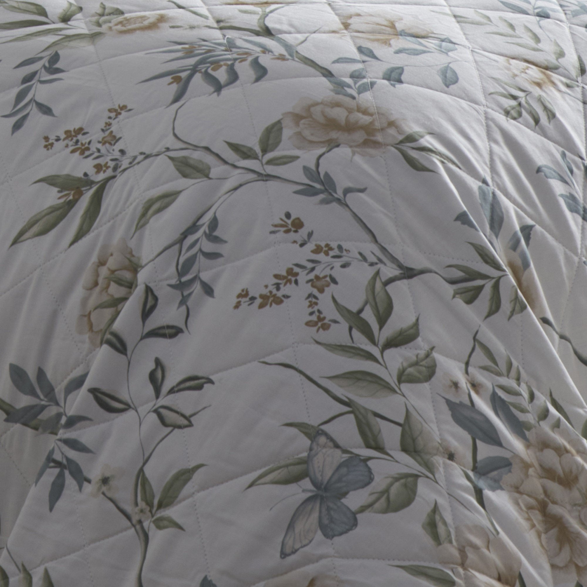 Bedspread Amelle by Dreams & Drapes Design in Green