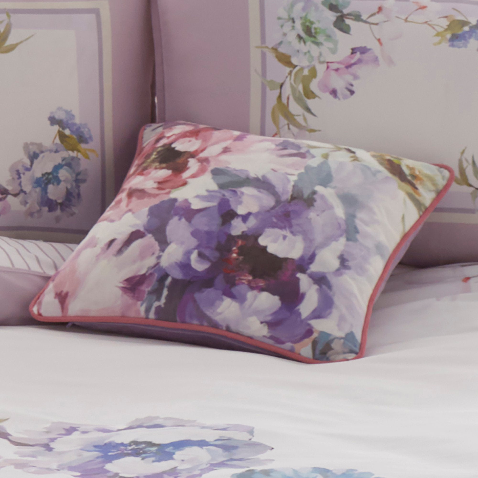 Cushion Arley by Appletree Heritage in Mauve