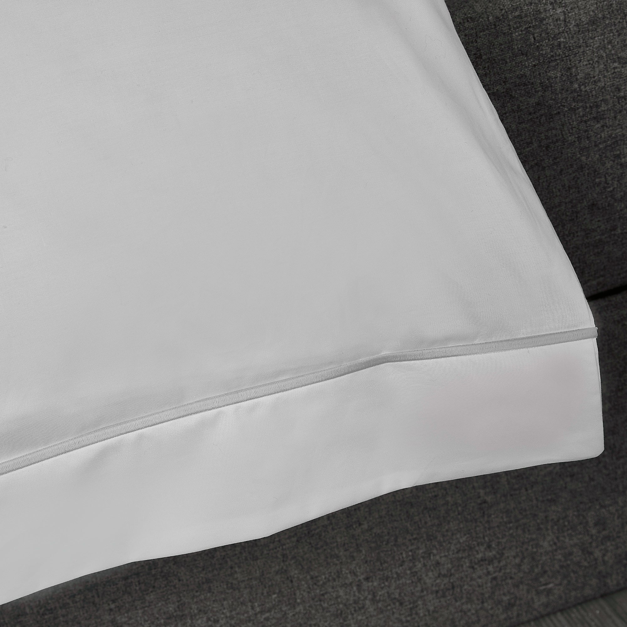 Duvet Cover Set Baratta by Appletree Boutique in Silver