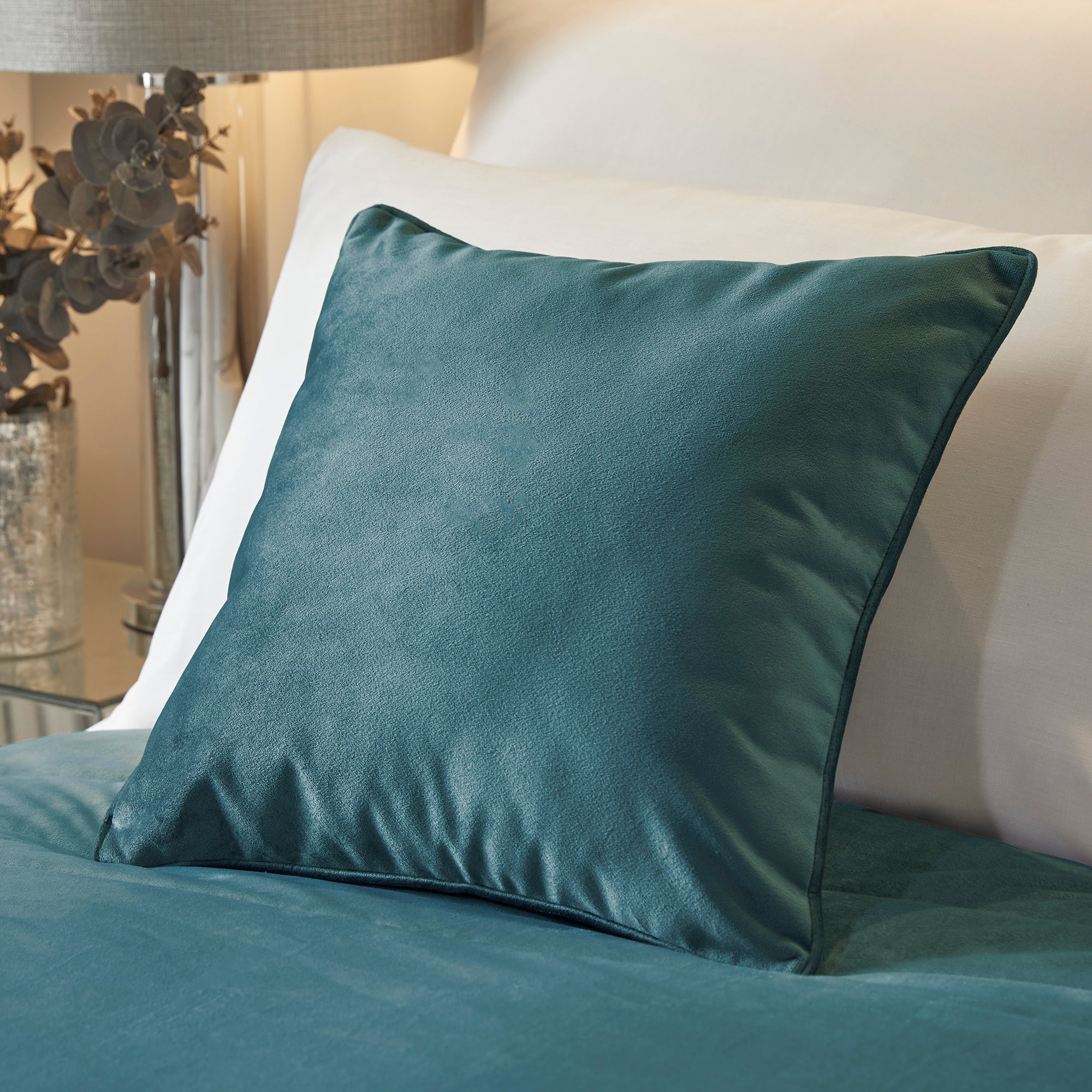 Bedspread Chic by Laurence Llewelyn-Bowen in Teal