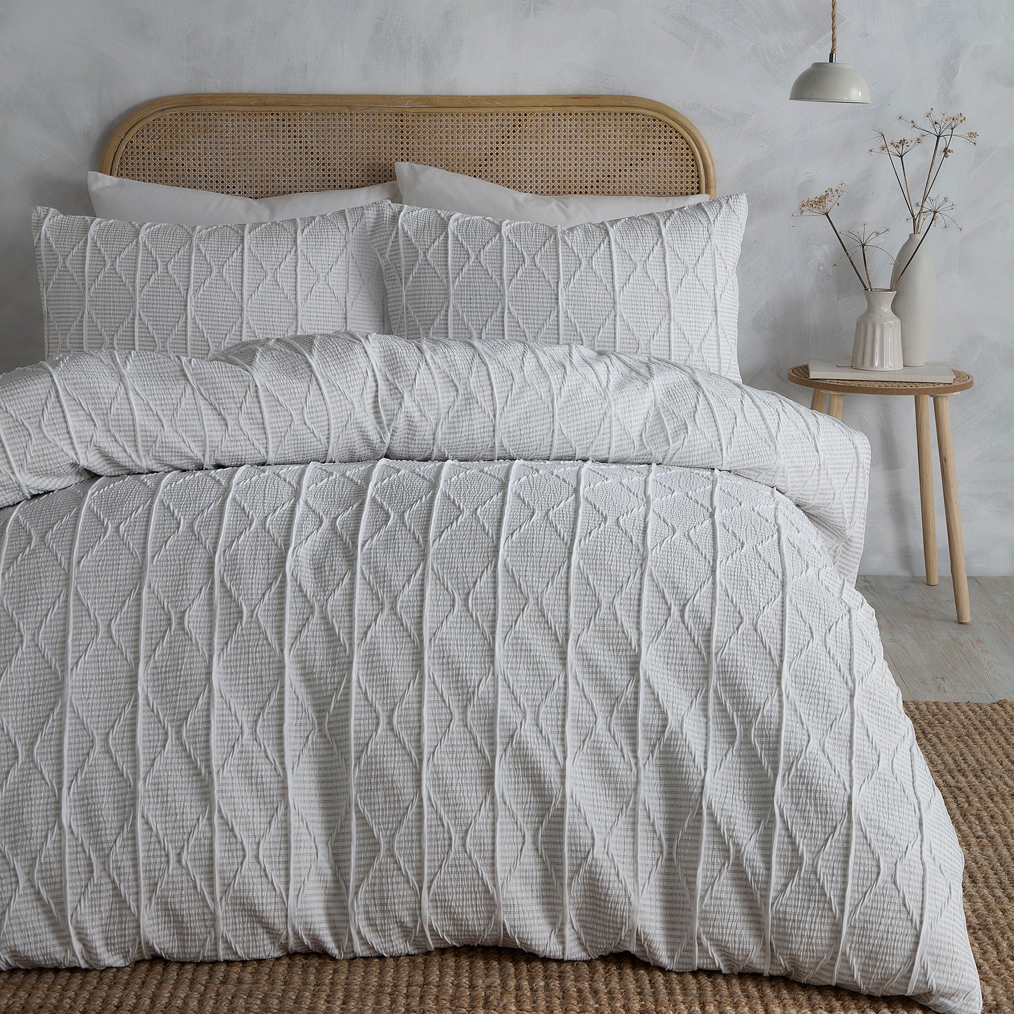 Duvet Cover Set Crinkle Stripe by Serene in White