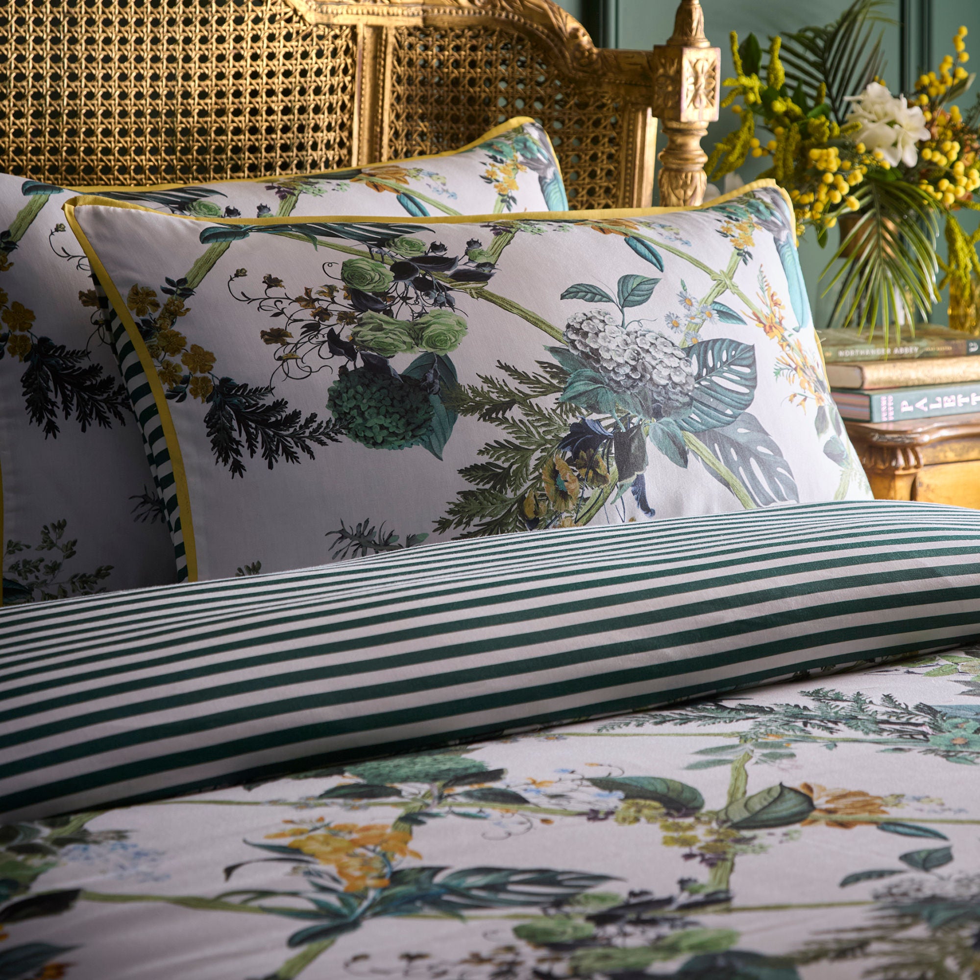 Duvet Cover Set Cotswold Fantasia by Laurence Llewelyn-Bowen in Green