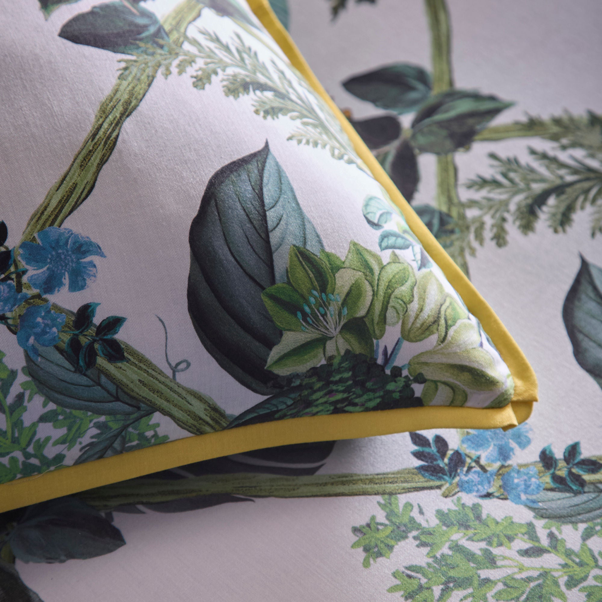 Duvet Cover Set Cotswold Fantasia by Laurence Llewelyn-Bowen in Green