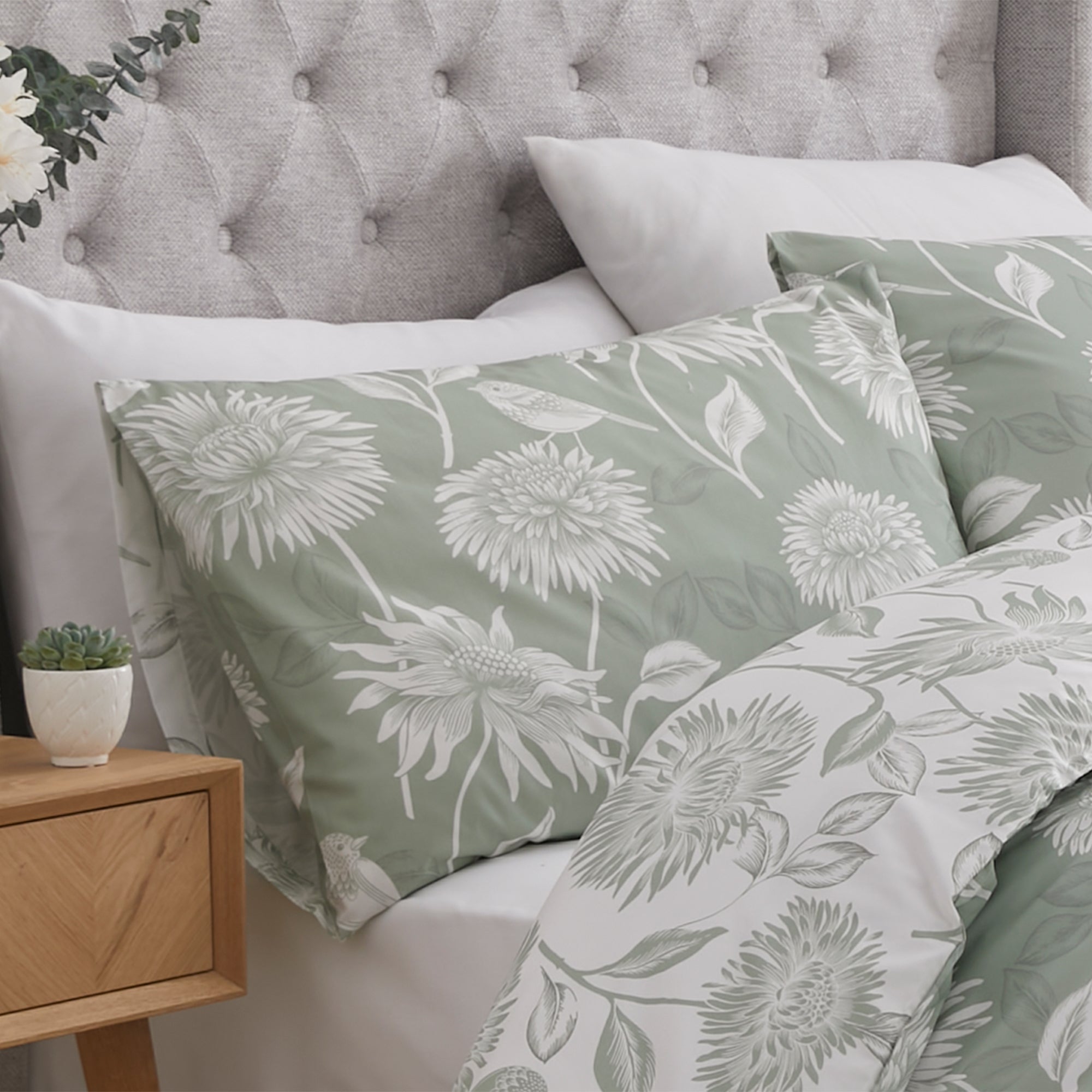 Duvet Cover Set Chrysanthemum by D&D Design in Green