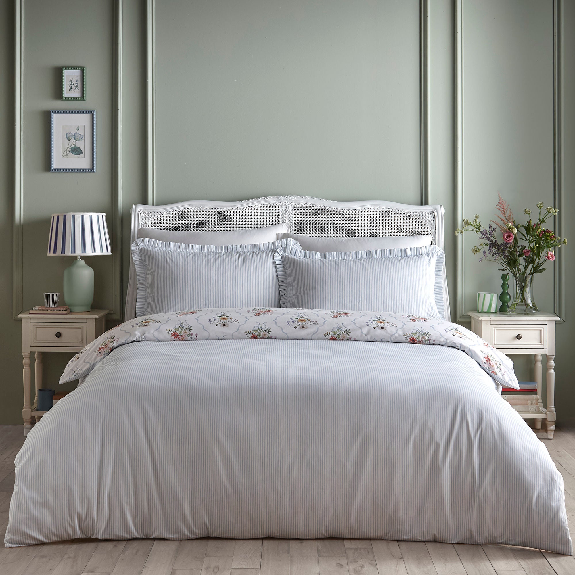 Duvet Cover Set Floral Bouquet by Appletree Style in Multi