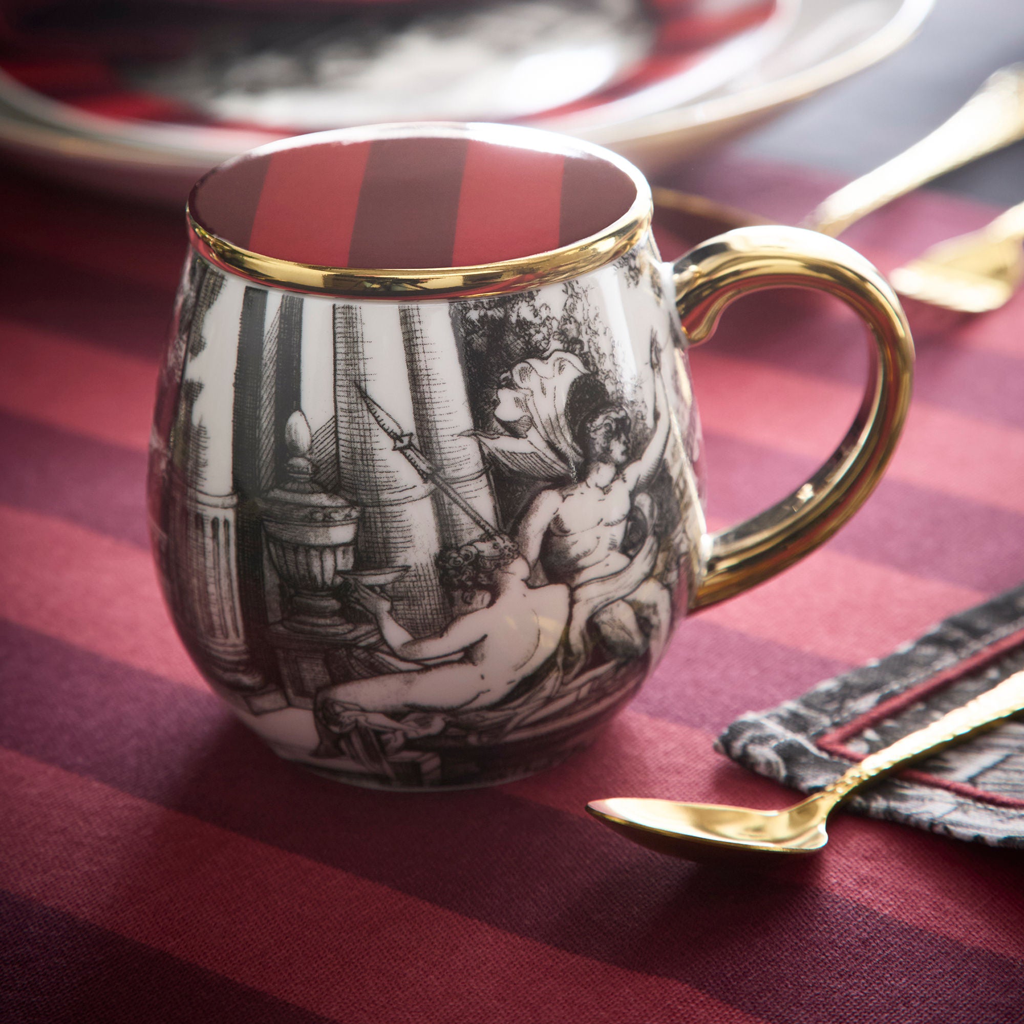 Mug With Lid Festivo by Laurence Llewelyn-Bowen in Multi