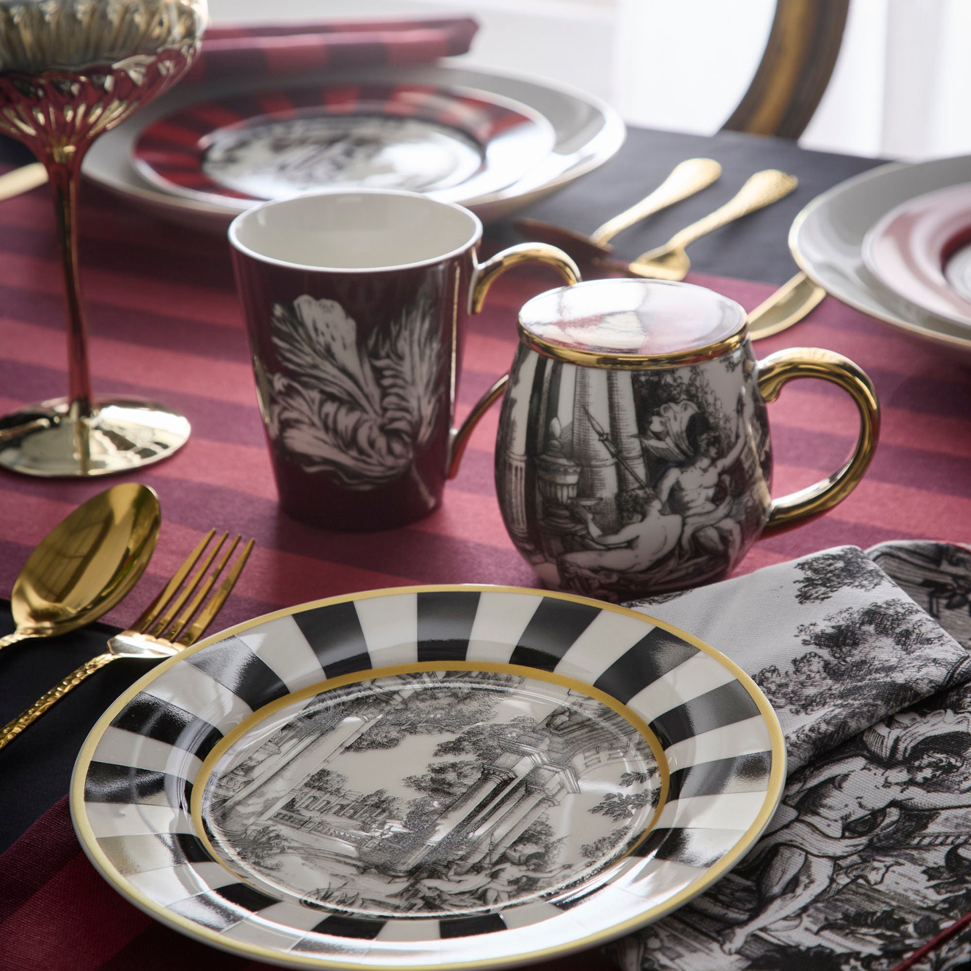 Mug With Lid Festivo by Laurence Llewelyn-Bowen in Multi