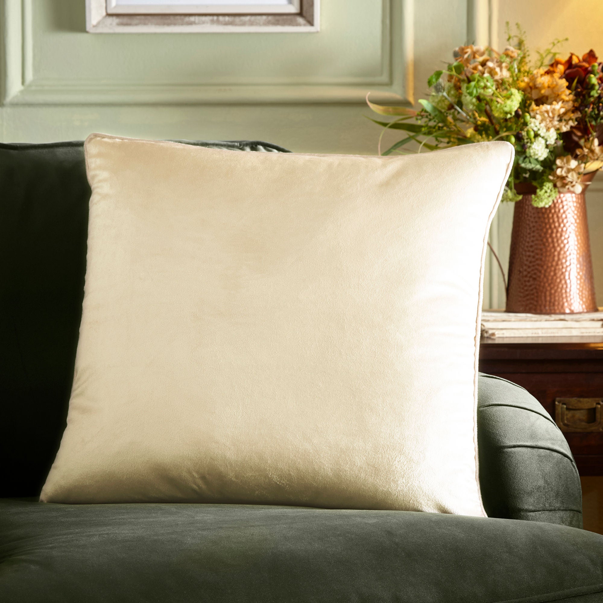 Cushion Harlan by Appletree Heritage in Cream