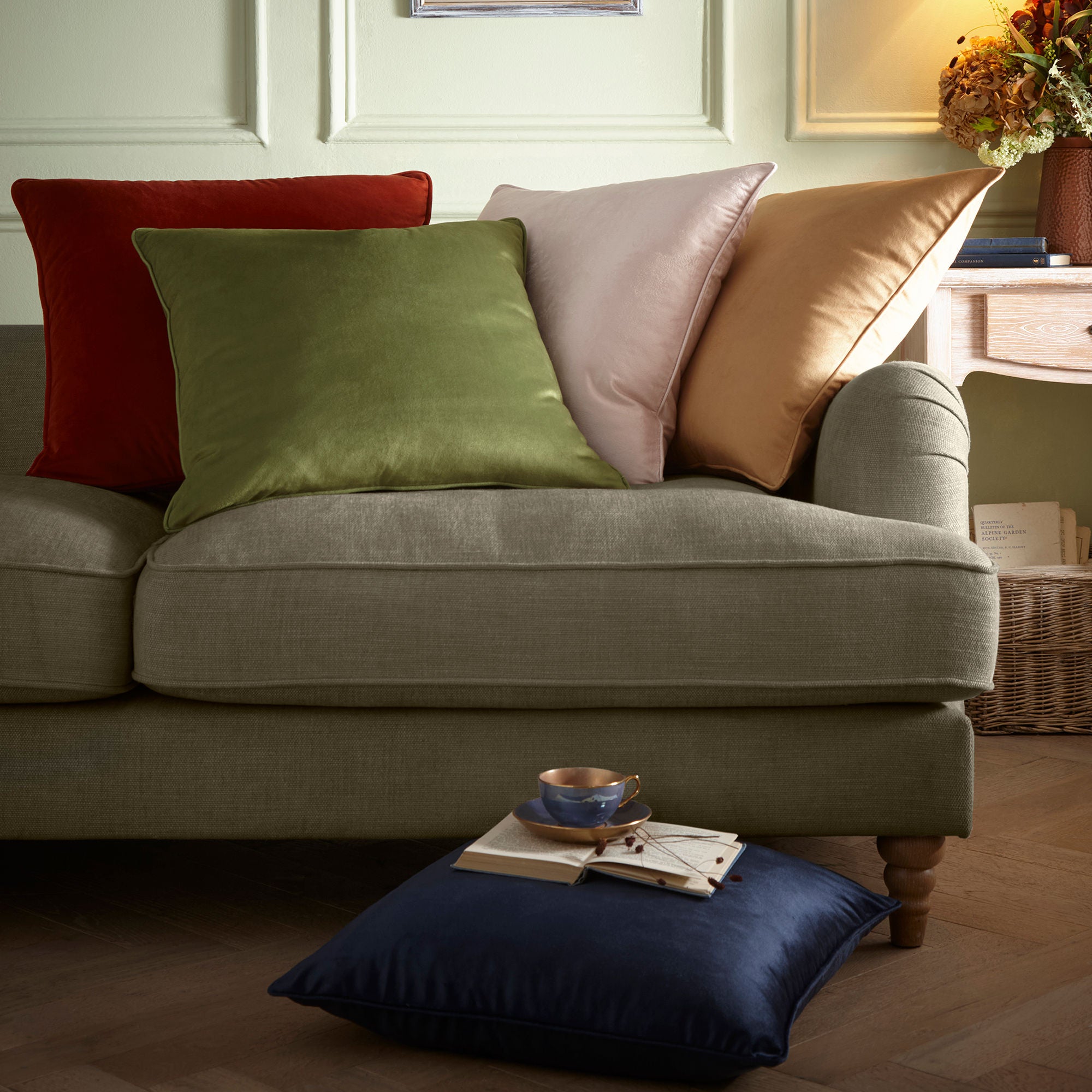 Cushion Harlan by Appletree Heritage in Pink