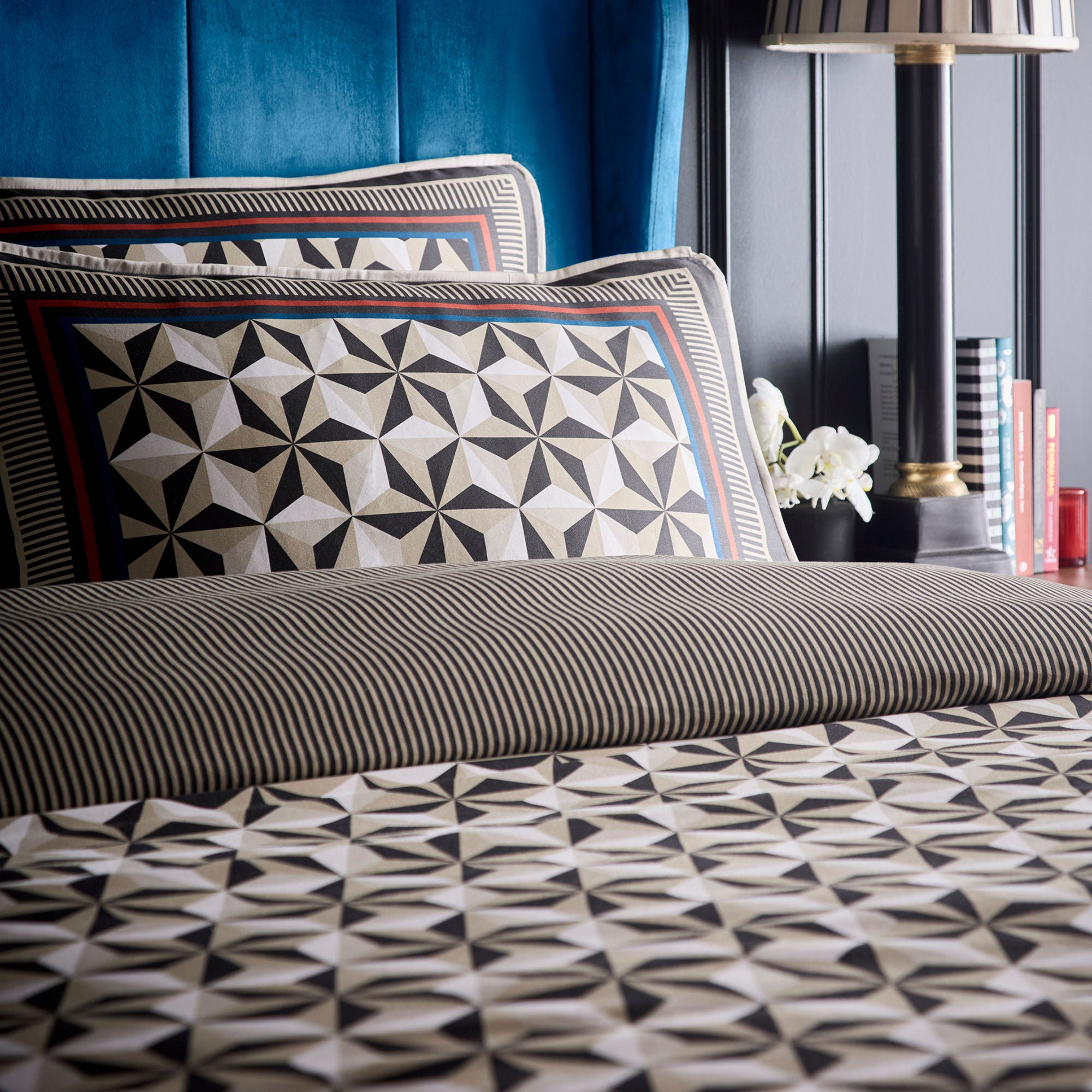 Duvet Cover Set Hero by Laurence Llewelyn-Bowen in Black