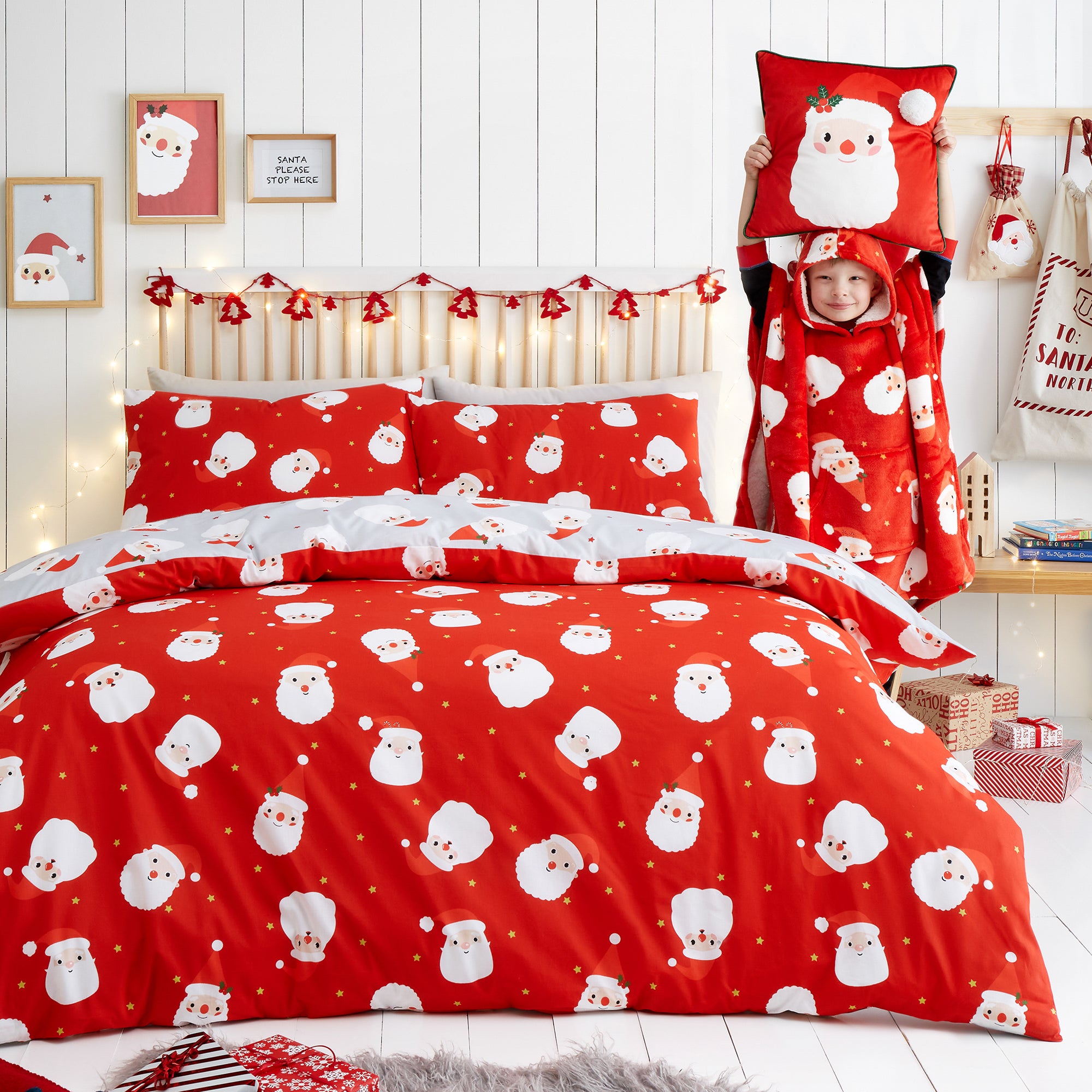 Duvet Cover Set Happy Santa by Fusion in Red