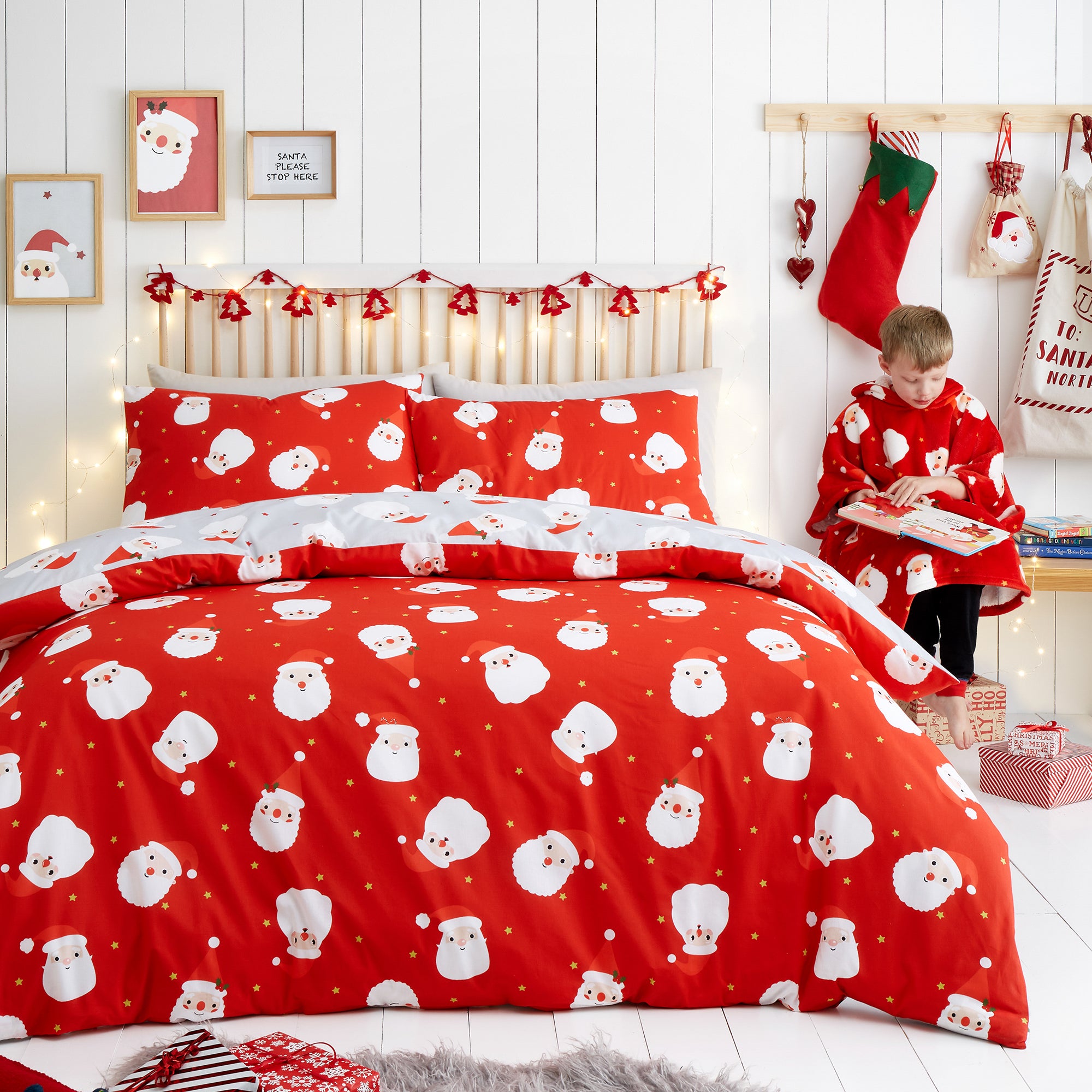 Duvet Cover Set Happy Santa by Fusion in Red