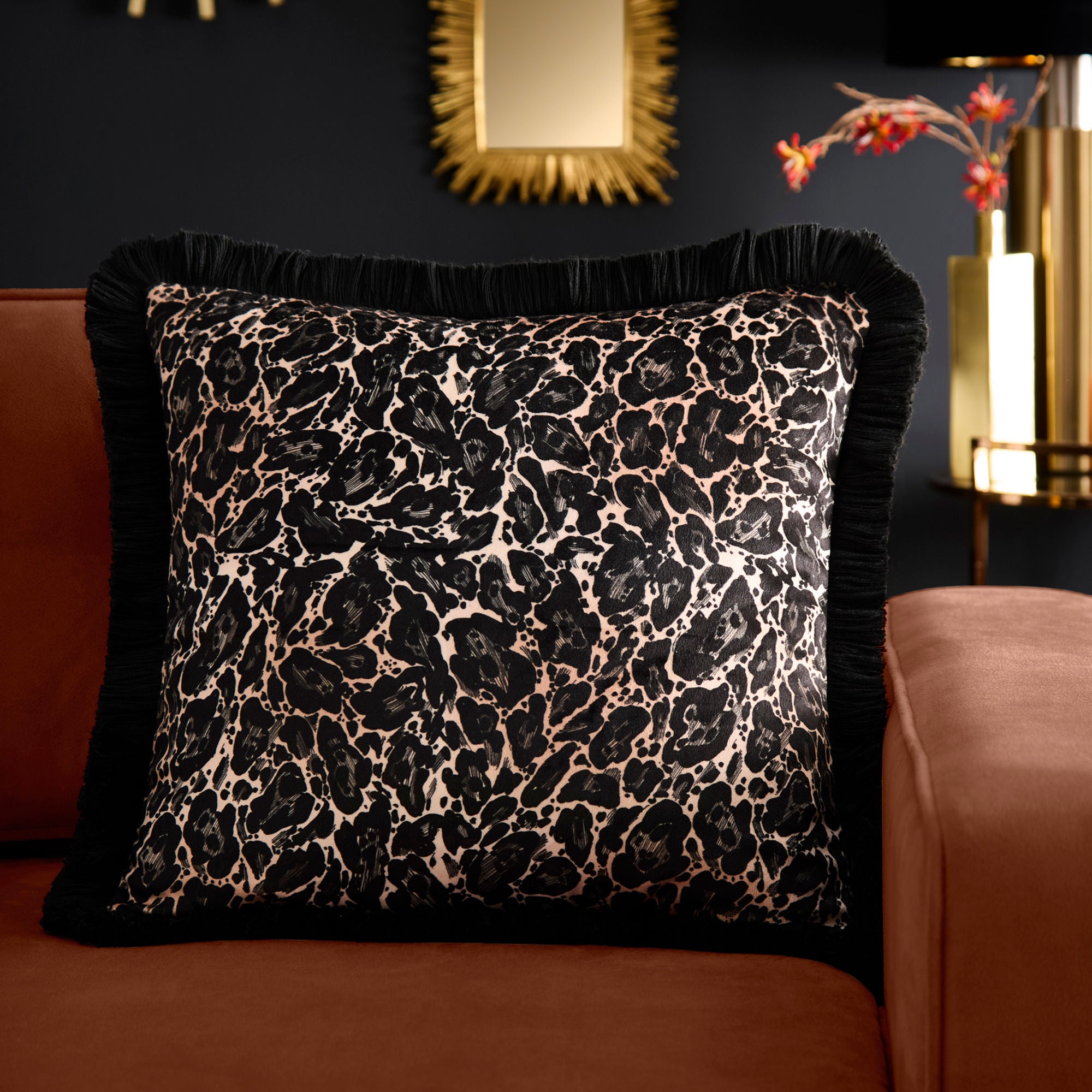 Cushion Josephine by Laurence Llewelyn-Bowen in Gold