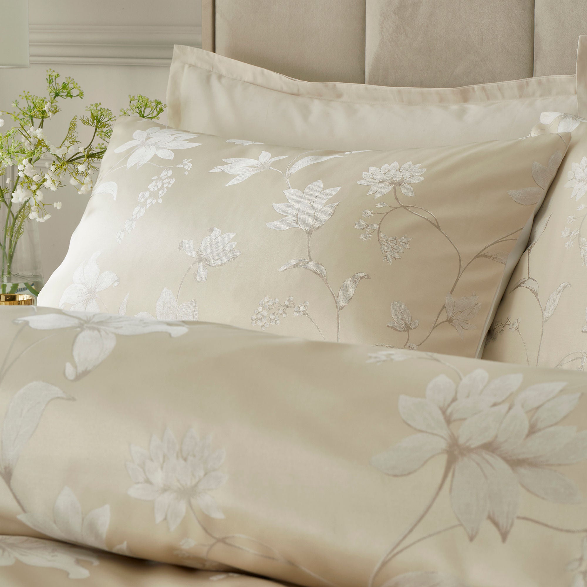 Duvet Cover Set Lilly Floral Jacquard by Soiree in Champagne
