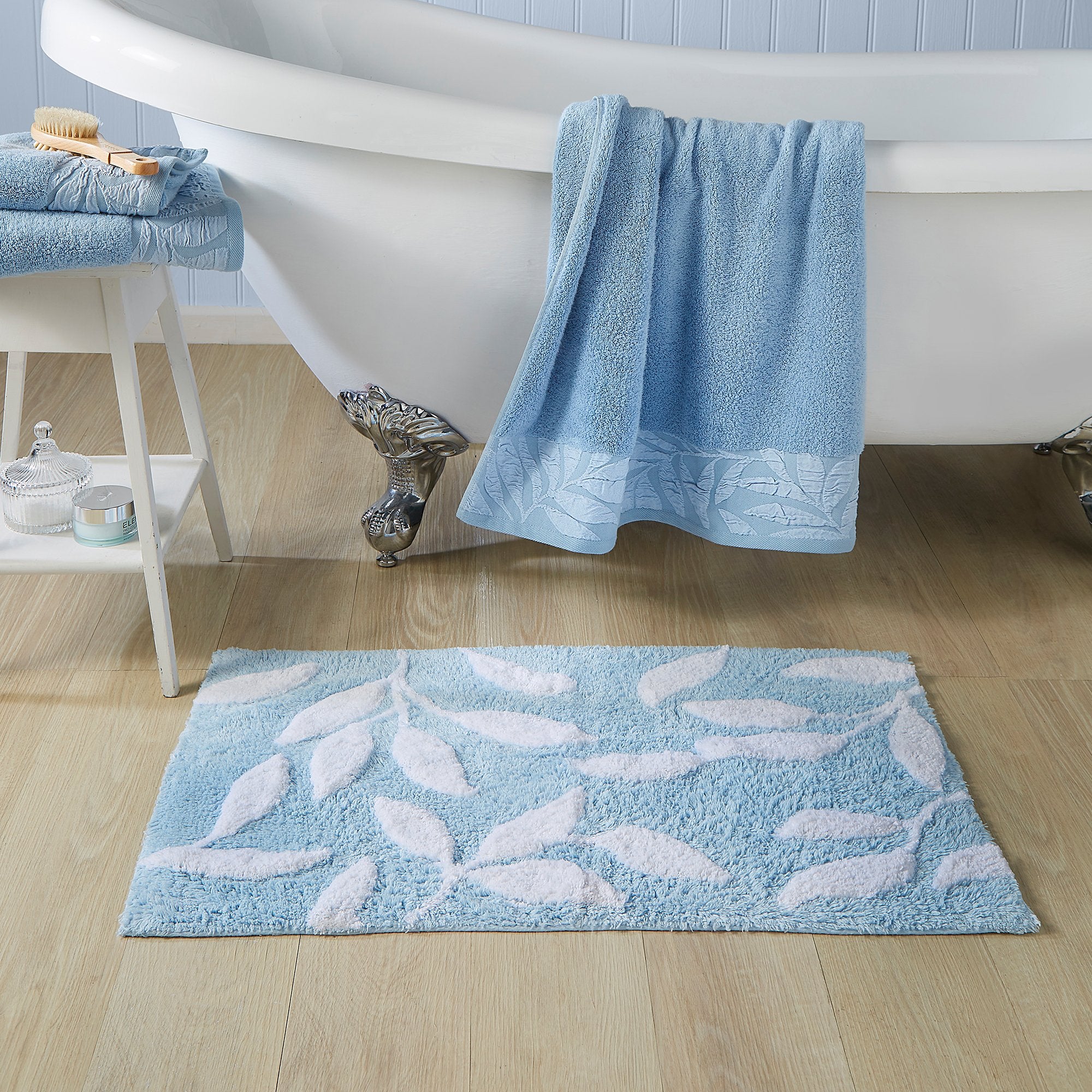 Towels Lacie by Dreams & Drapes Bathroom in Blue