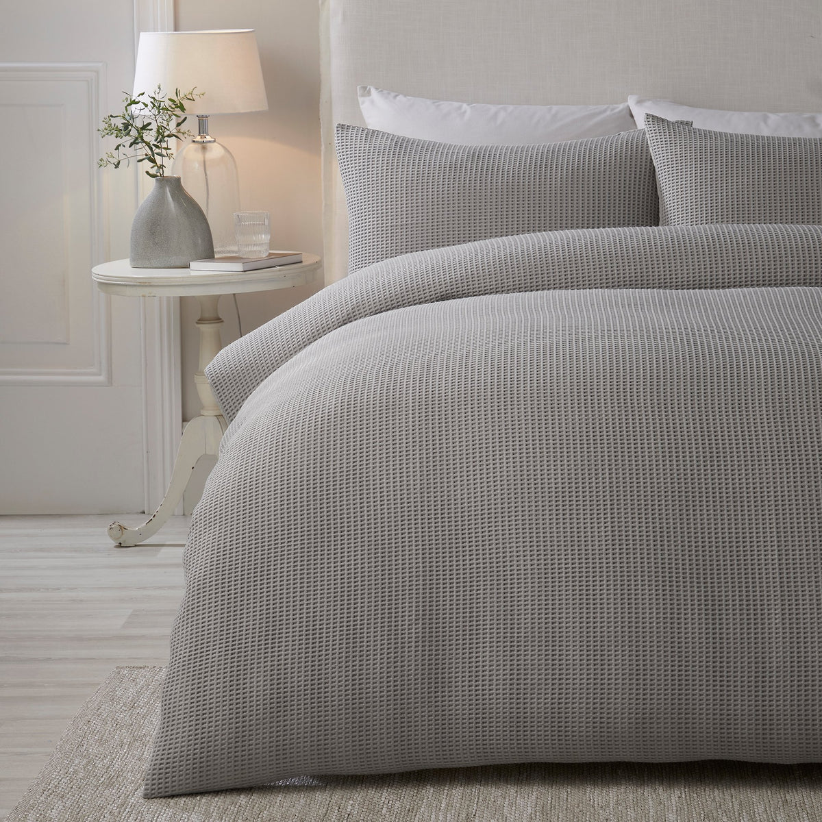 Duvet Cover Set Lindly by Serene in Silver – Stylish Home