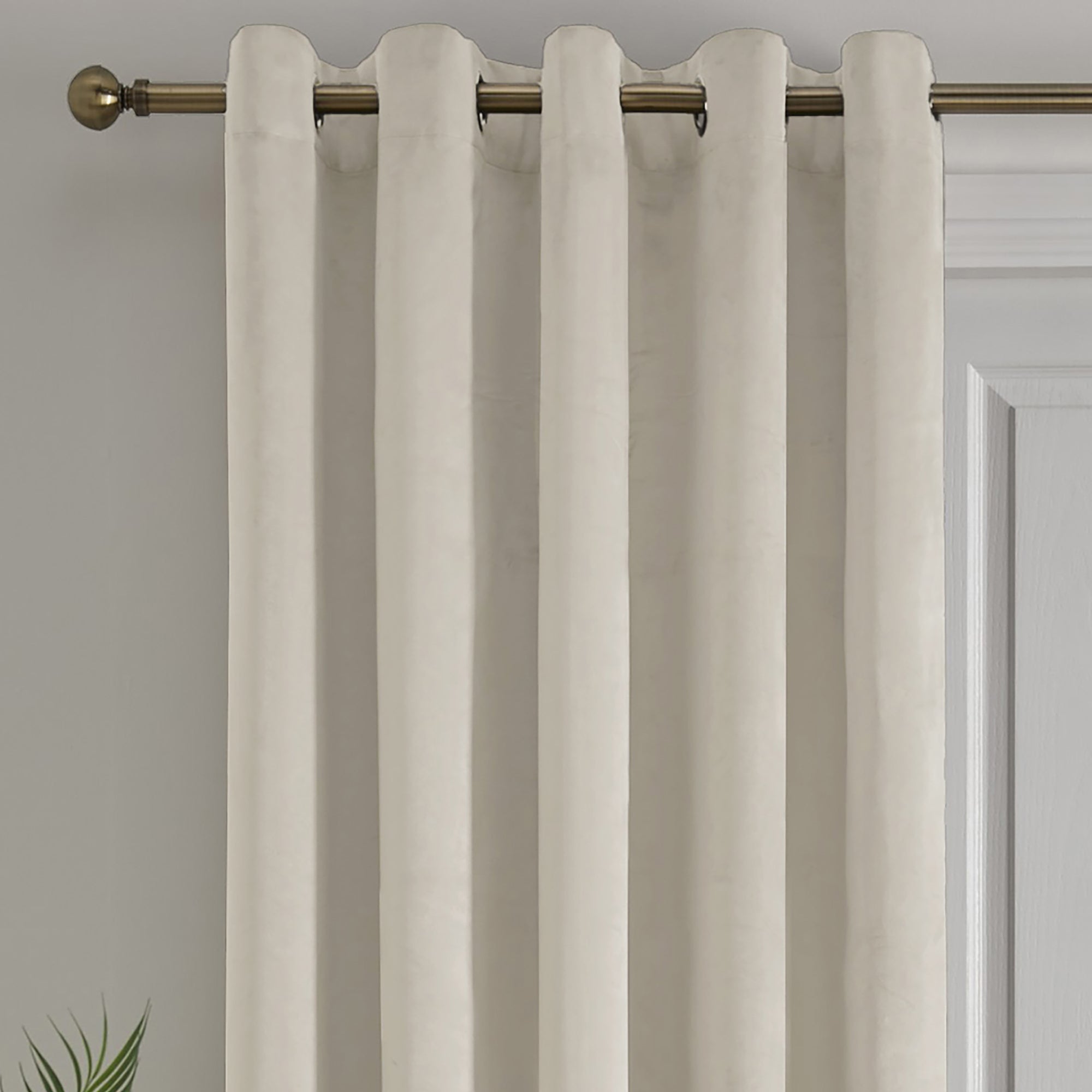 Eyelet Single Panel Door Curtain Montrose by Laurence Llewelyn-Bowen in Ivory