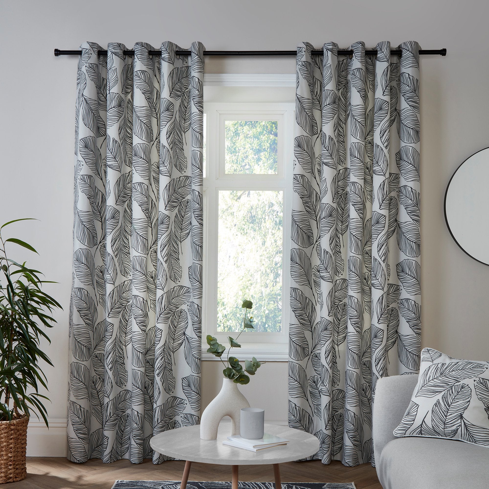Pair of Eyelet Curtains Matteo by Fusion in Black