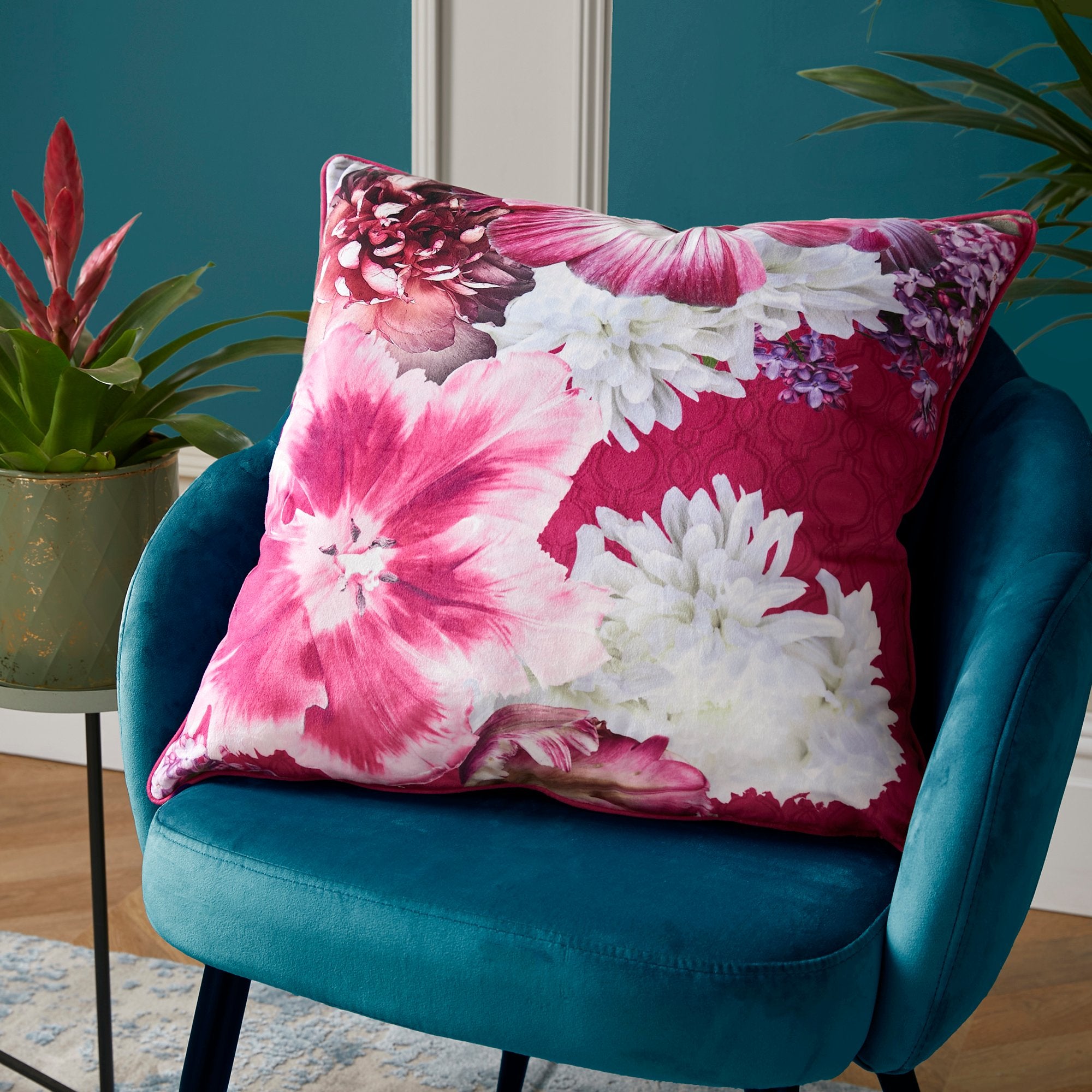 Cushion Mayfair Lady by Laurence Llewelyn-Bowen in Pink