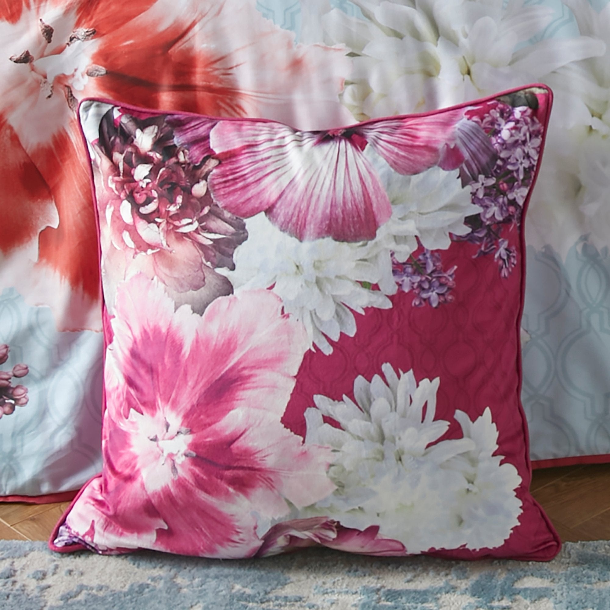 Cushion Mayfair Lady by Laurence Llewelyn-Bowen in Pink