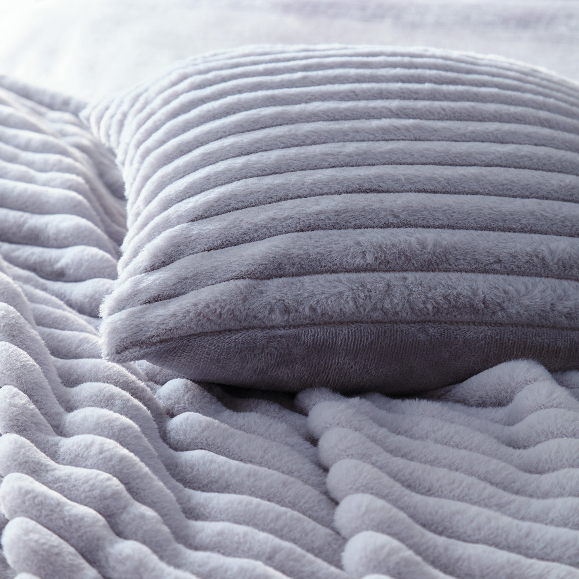 Grey Ribbed Throw Throw Morritz by Appletree Hygge in Grey – Stylish Home