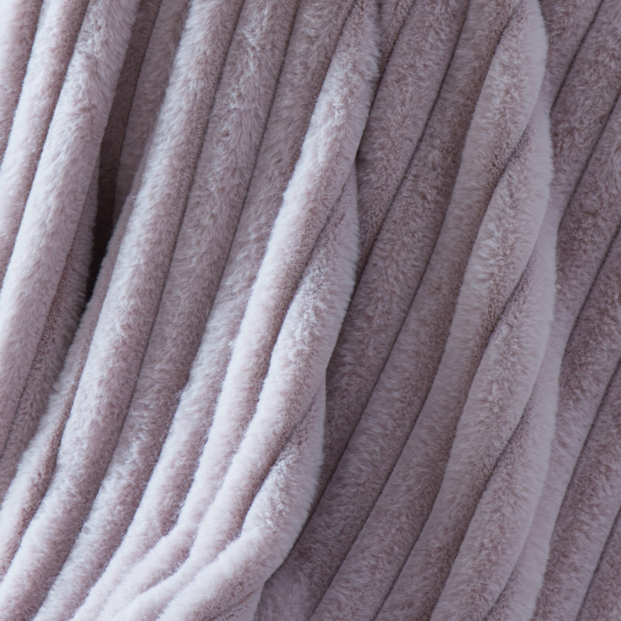 Throw Morritz by Appletree Hygge in Mauve