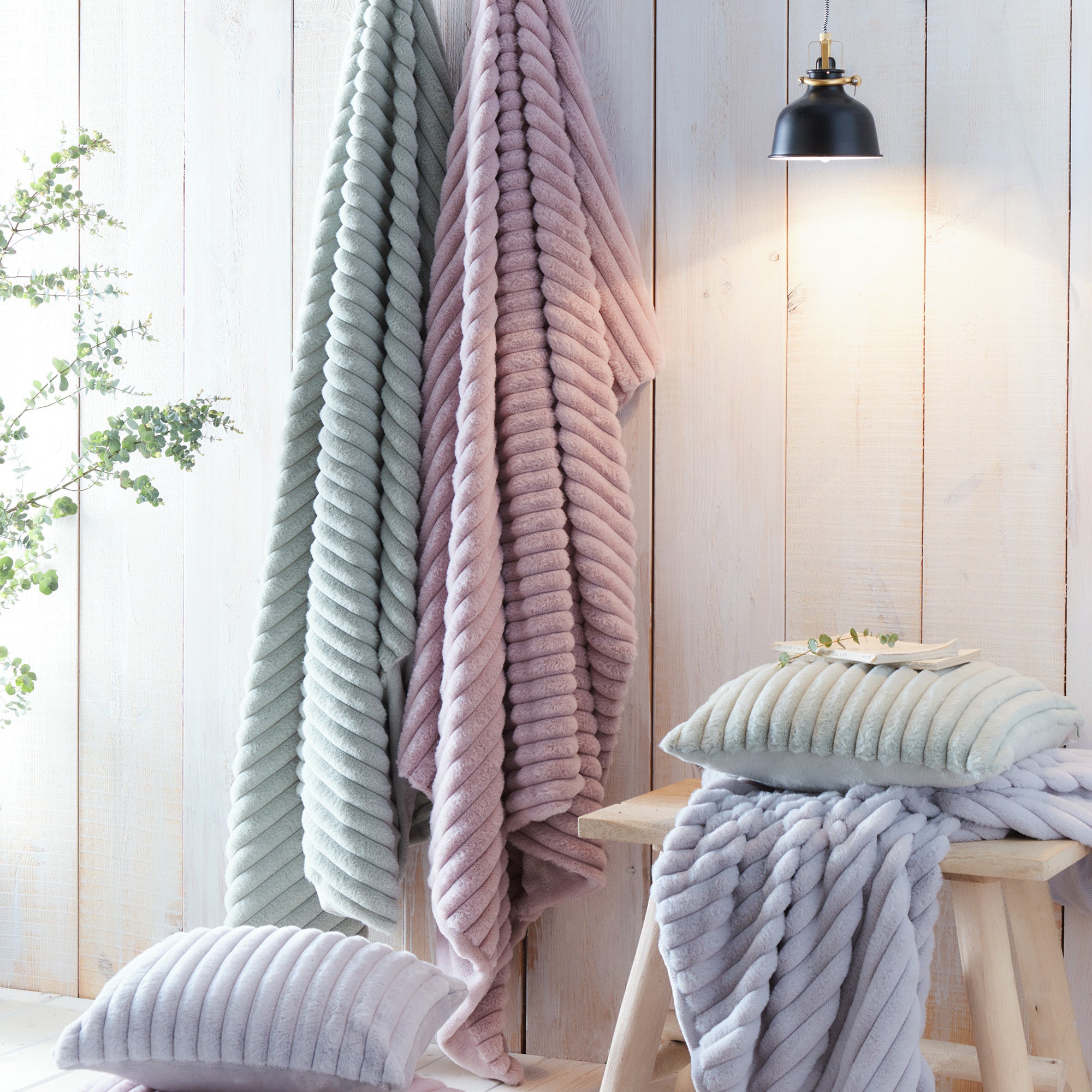 Throw Morritz by Appletree Hygge in Mauve