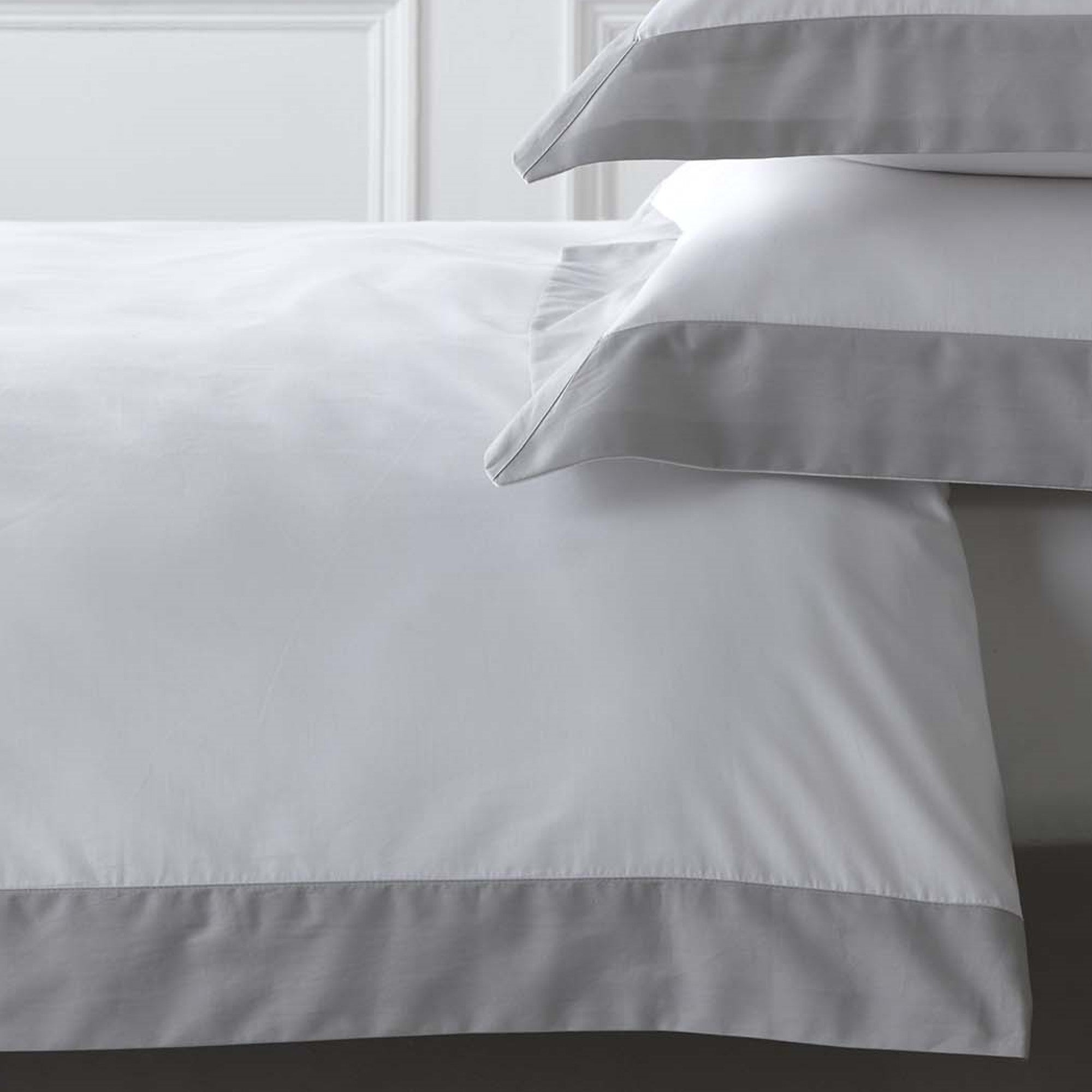 Duvet Cover Set Oxford Edge by Appletree Boutique in White