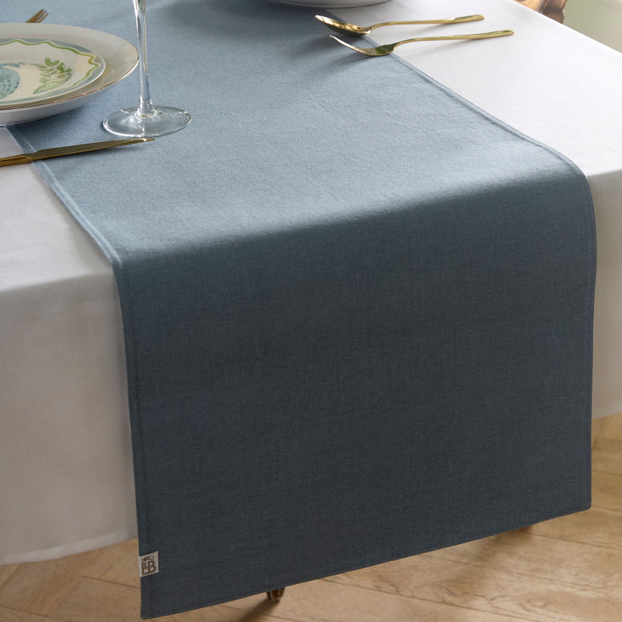 Table Runner Palm Court by Laurence Llewelyn-Bowen in Green