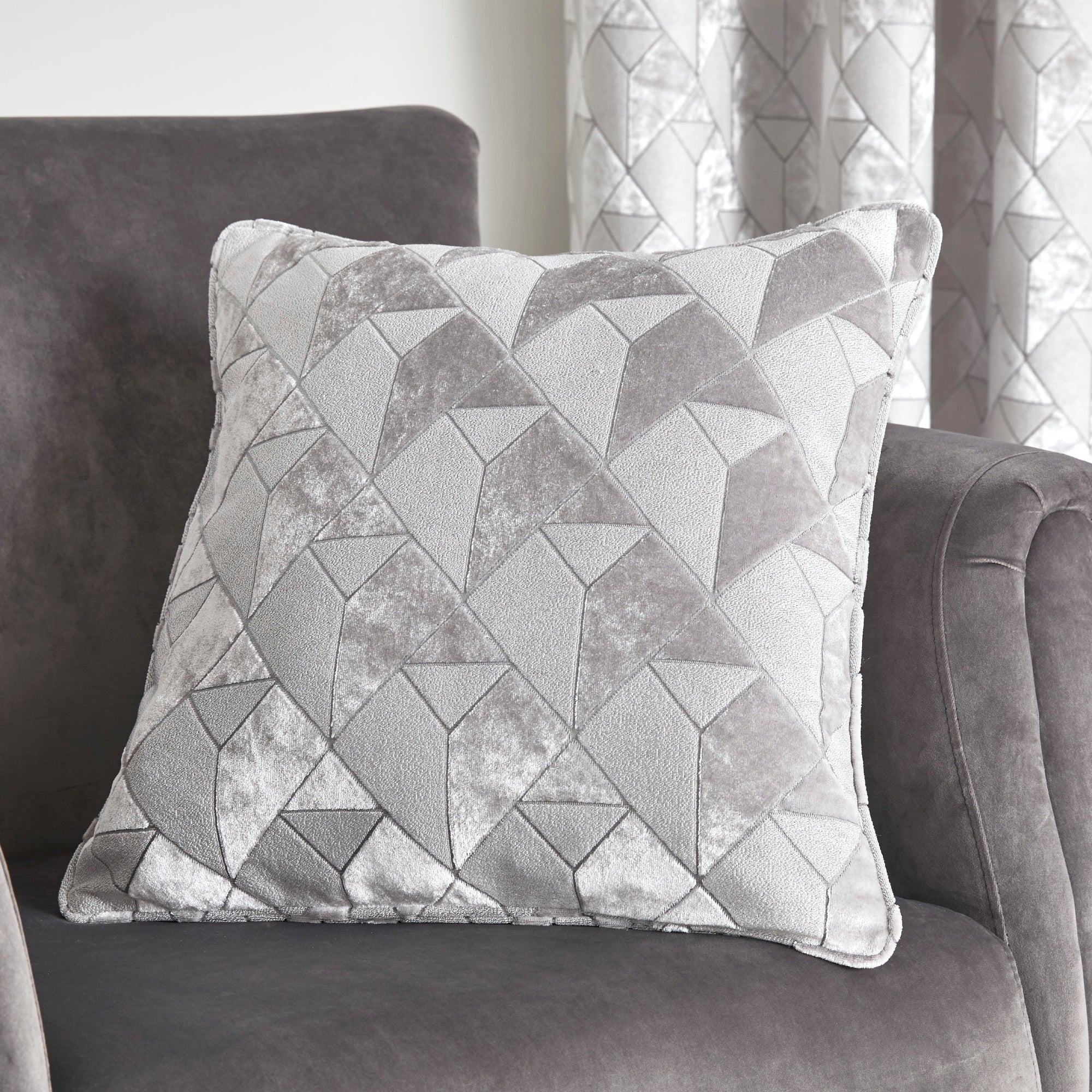 Filled Cushion Quentin by Appletree Boutique in Silver