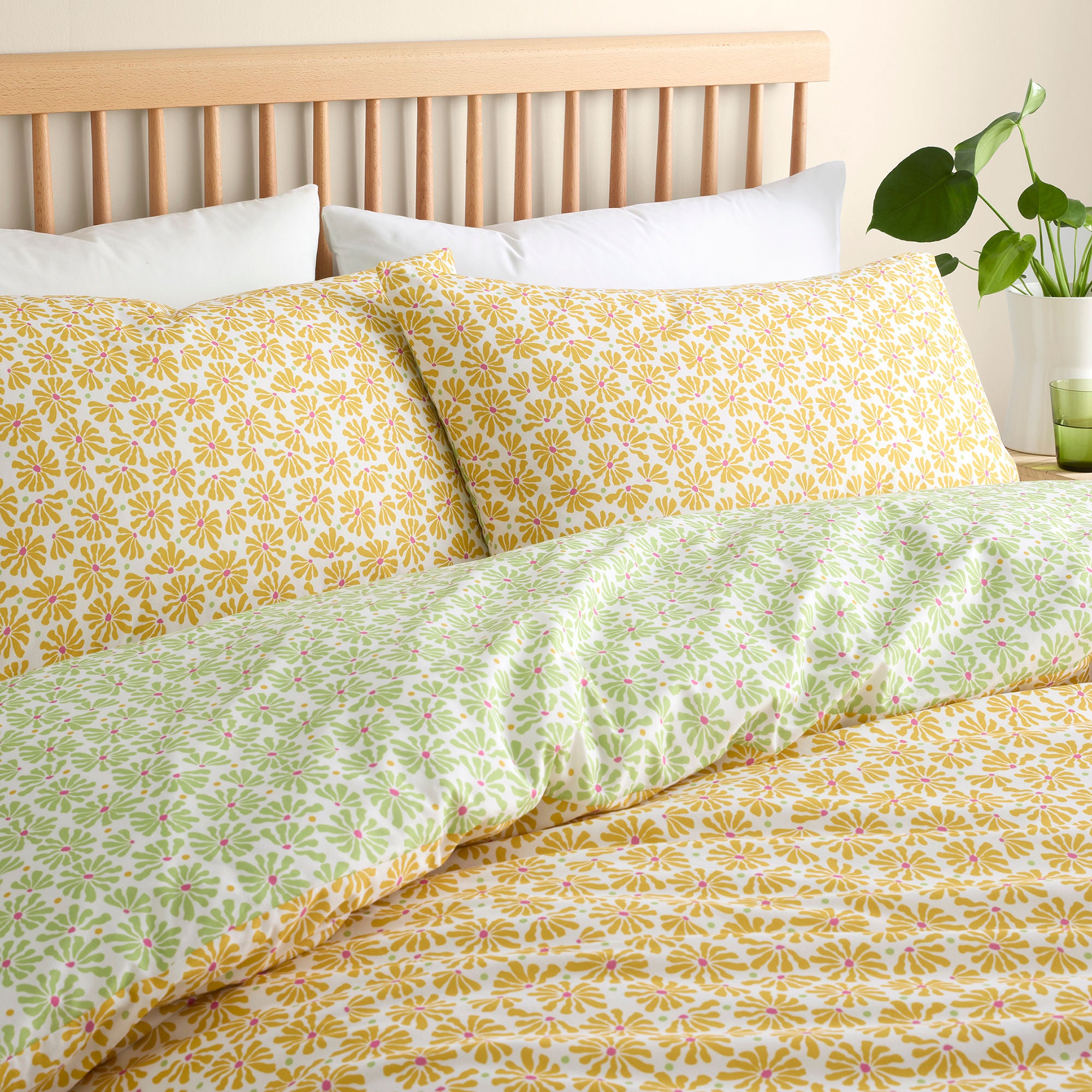 Duvet Cover Set Retro Daisy Floral by Fusion in Yellow