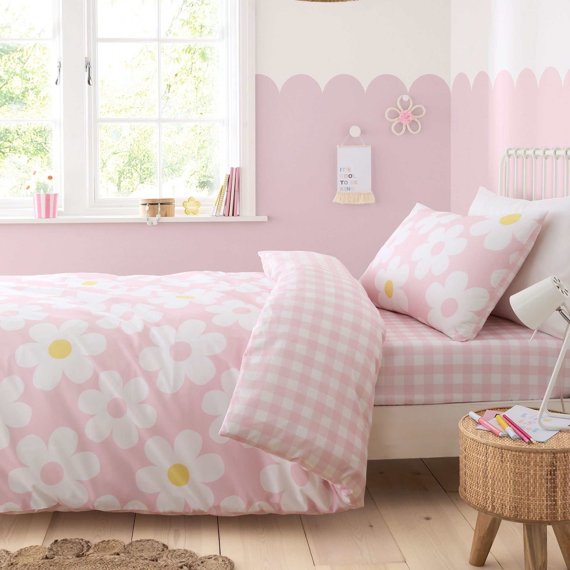 Duvet Cover Set Retro Daisy by Bedlam in Pink