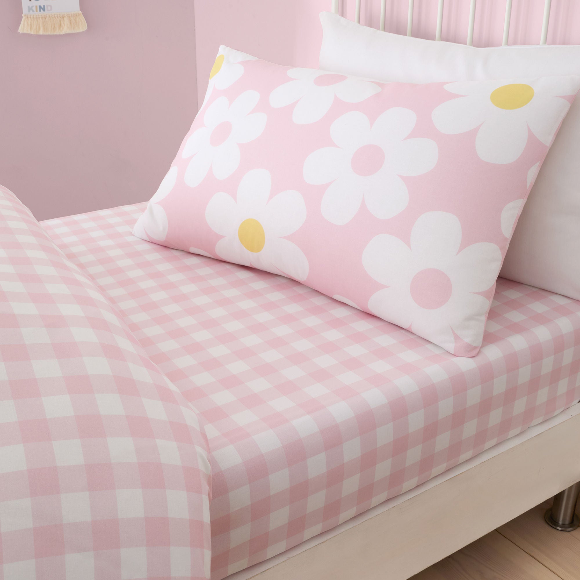 25cm Fitted Bed Sheet Retro Daisy by Bedlam in Pink