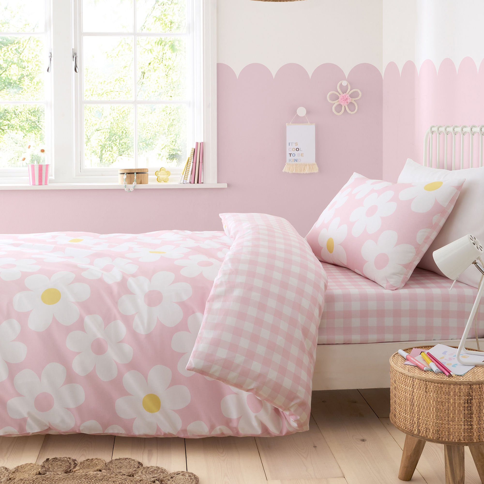 25cm Fitted Bed Sheet Retro Daisy by Bedlam in Pink