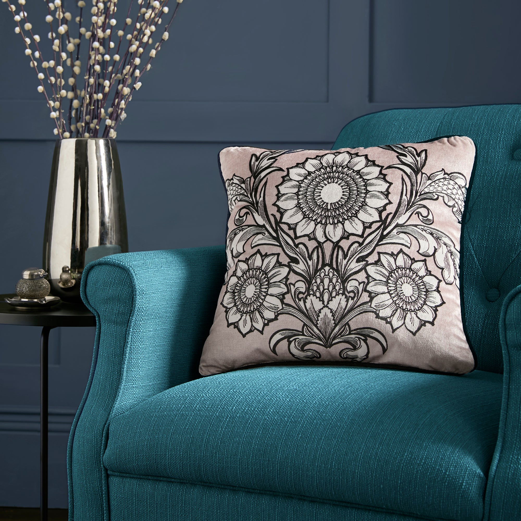 Cushion Romilly by Laurence Llewelyn-Bowen in Natural