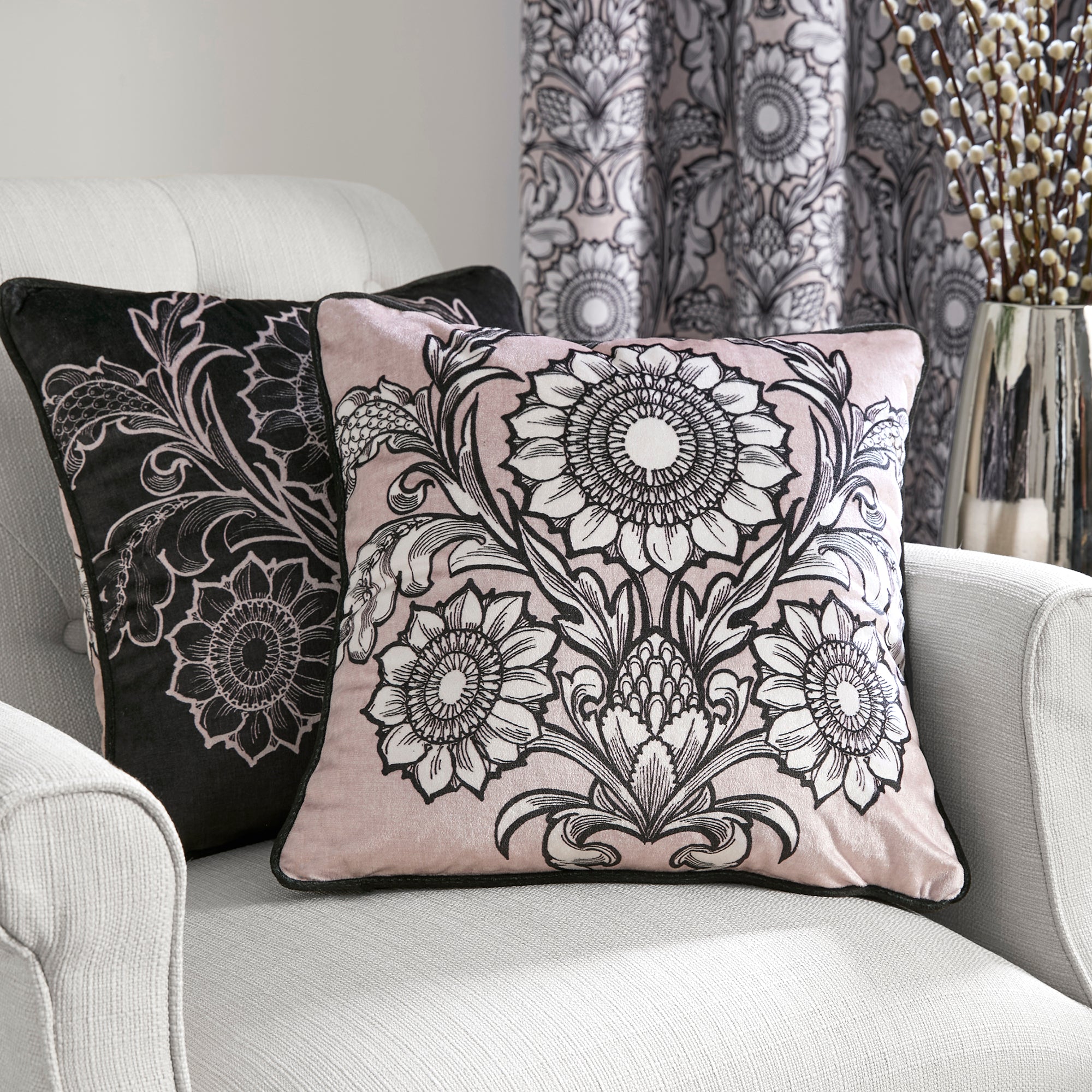 Cushion Romilly by Laurence Llewelyn-Bowen in Natural