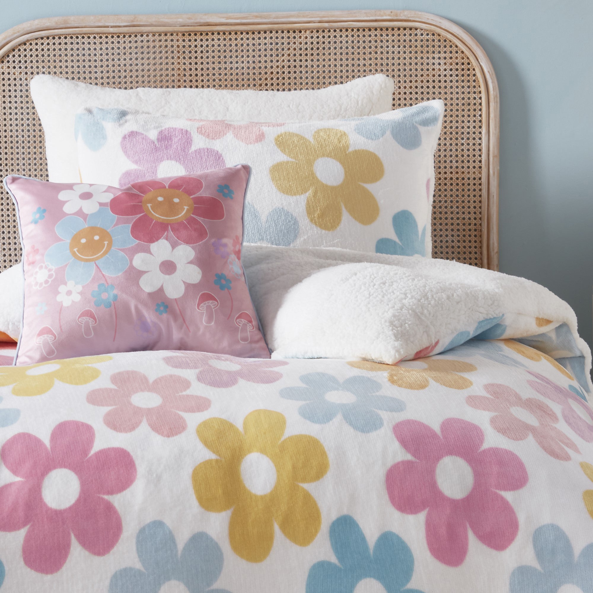 Filled Cushion Retro Flower by Bedlam in Pink