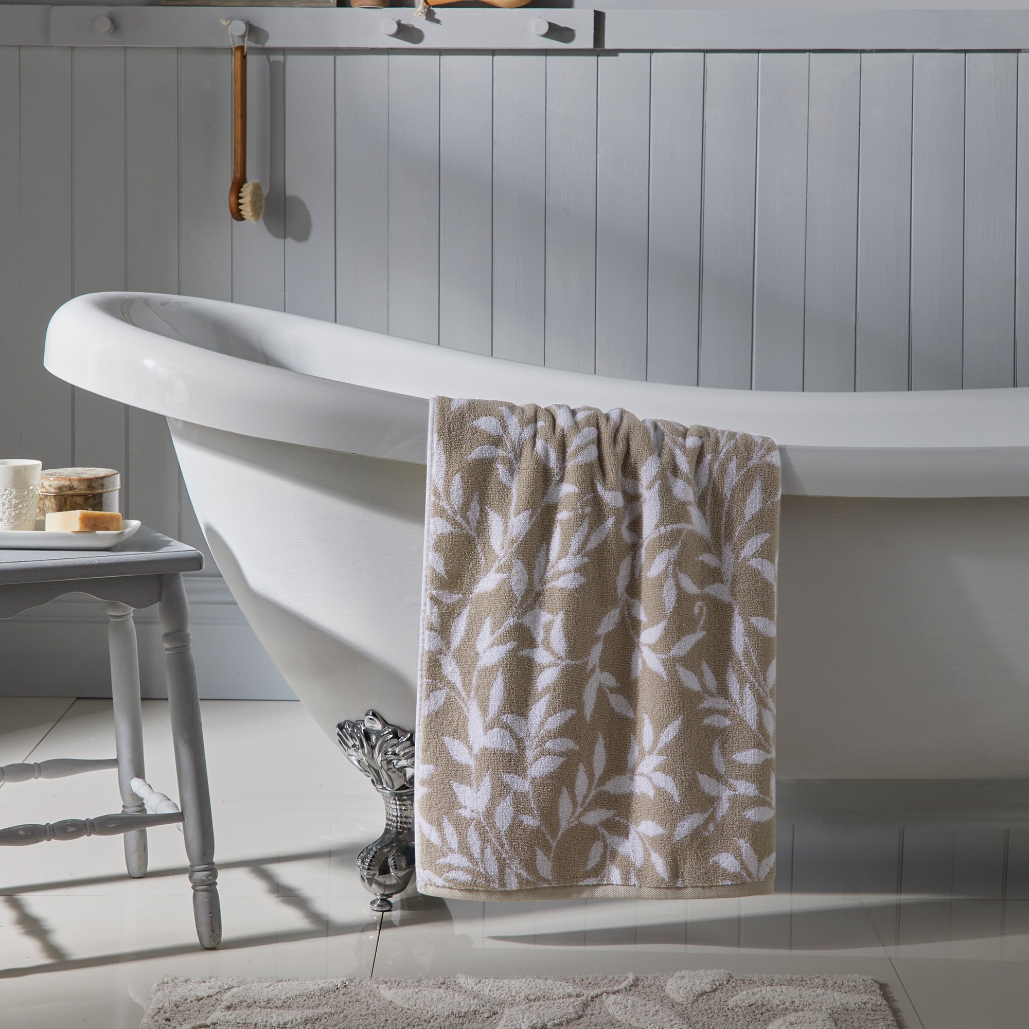 Bath Sheet Sandringham by D&D Bathroom in Natural