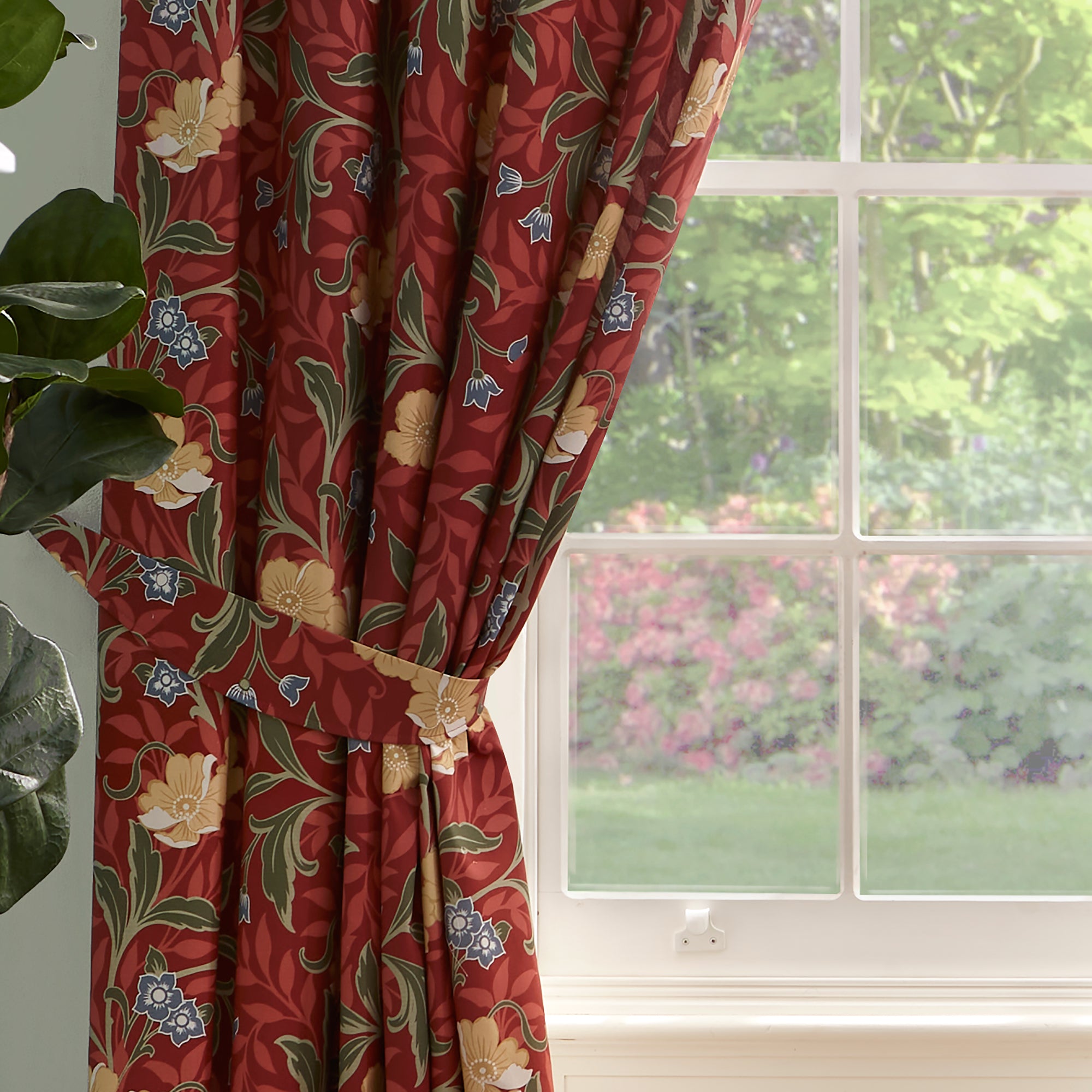 Pair of Pencil Pleat Curtains With Tie-Backs Sandringham by D&D in Red