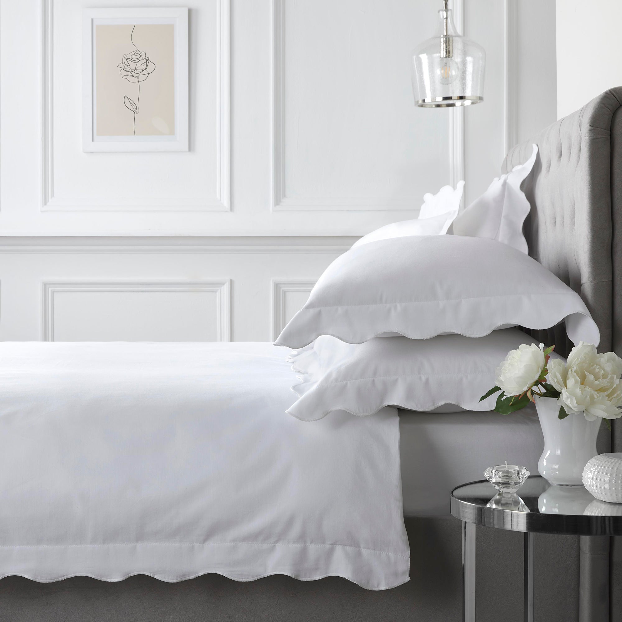 Duvet Cover Set Scallop Edge by Appletree Boutique in White