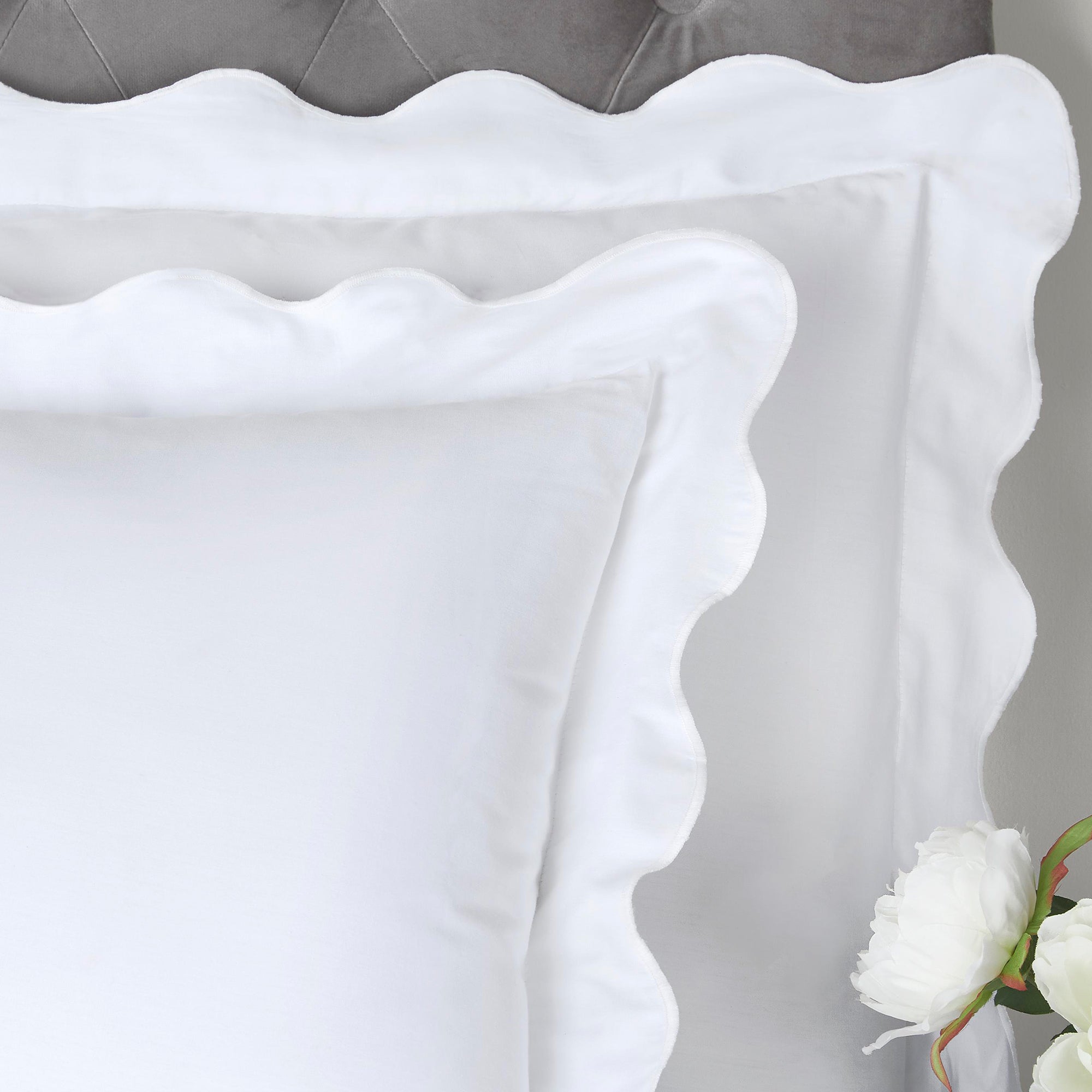 Duvet Cover Set Scallop Edge by Appletree Boutique in White