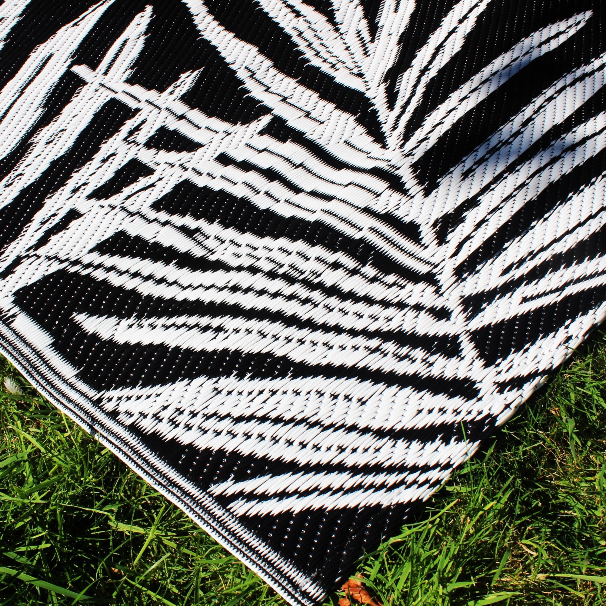 Outdoor Rug Tahiti by Dreams & Drapes Design in Black