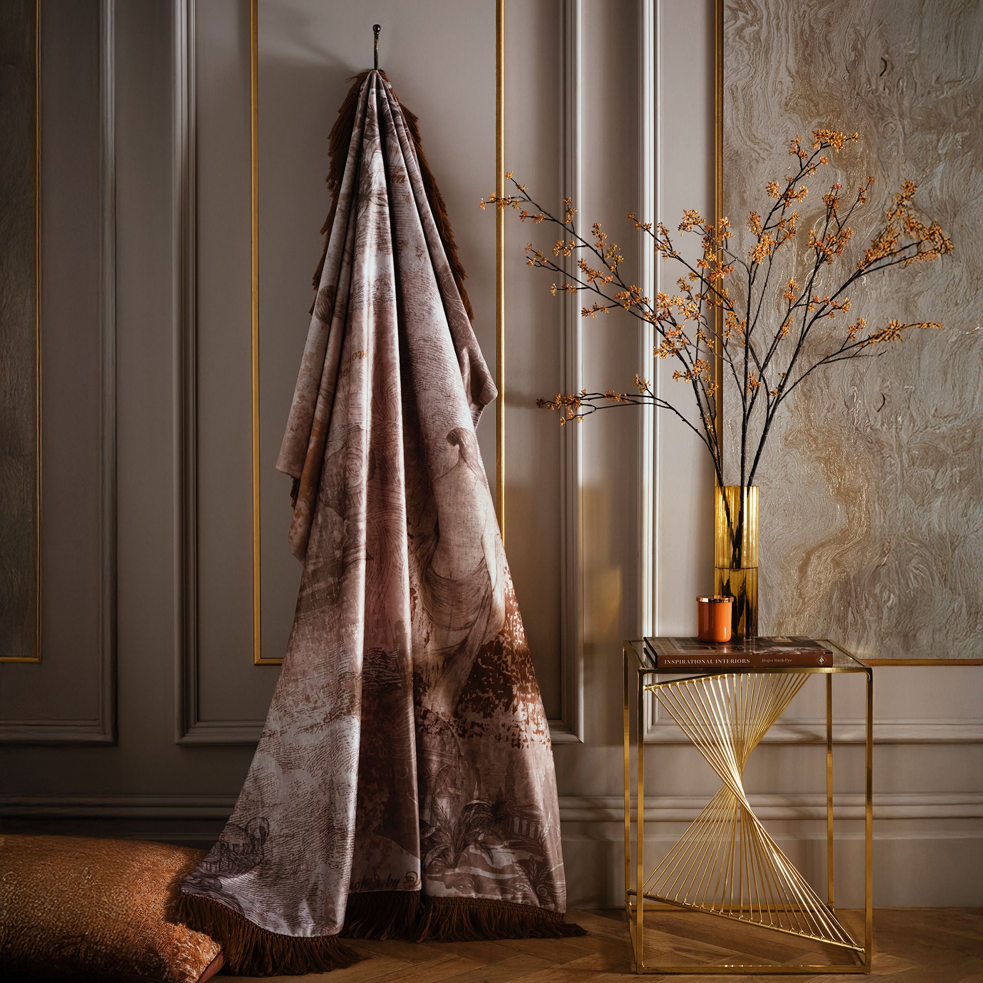 Throw Venus Primavera by Laurence Llewelyn-Bowen in Natural