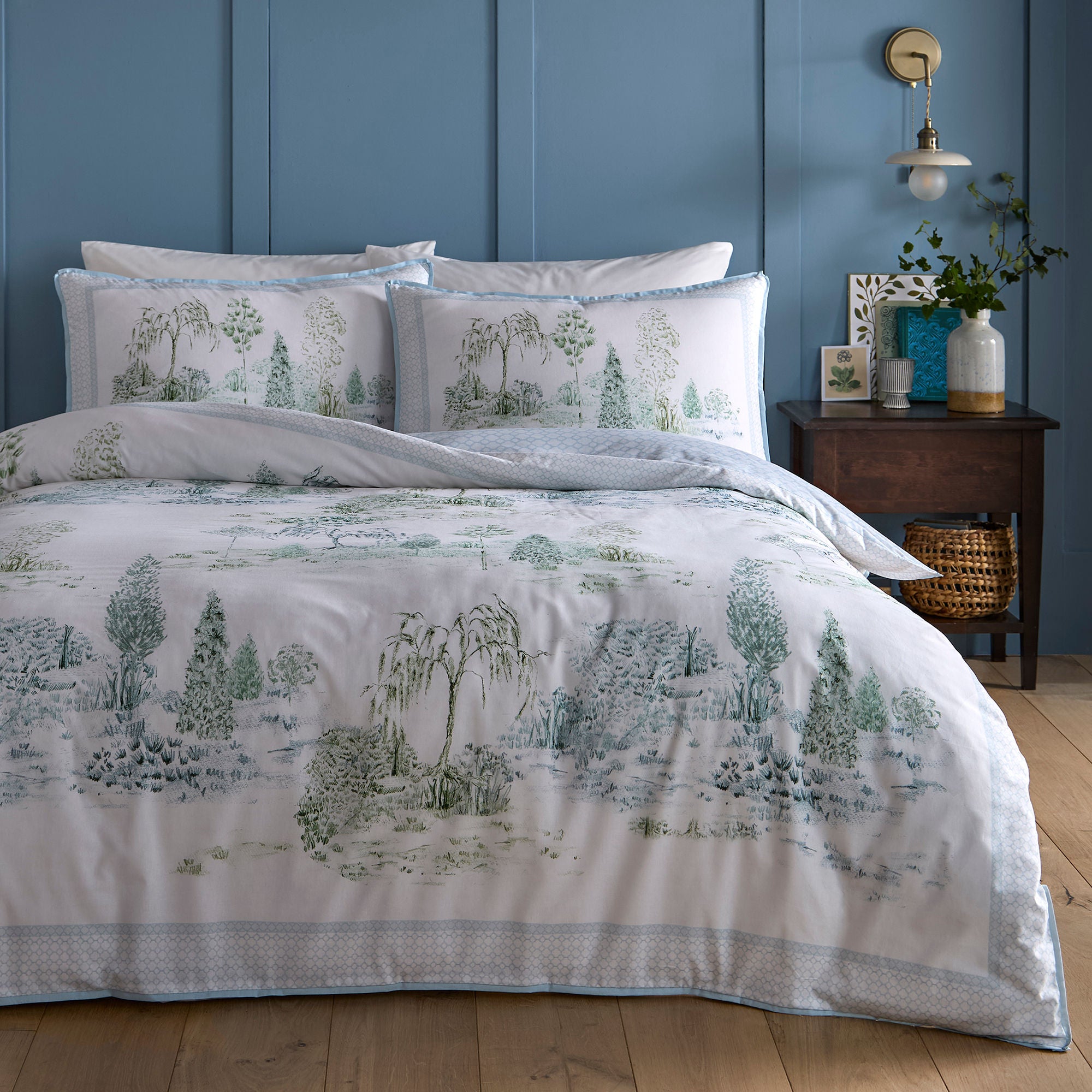 Duvet Cover Set Willow Tree Scene by Appletree Style in Blue