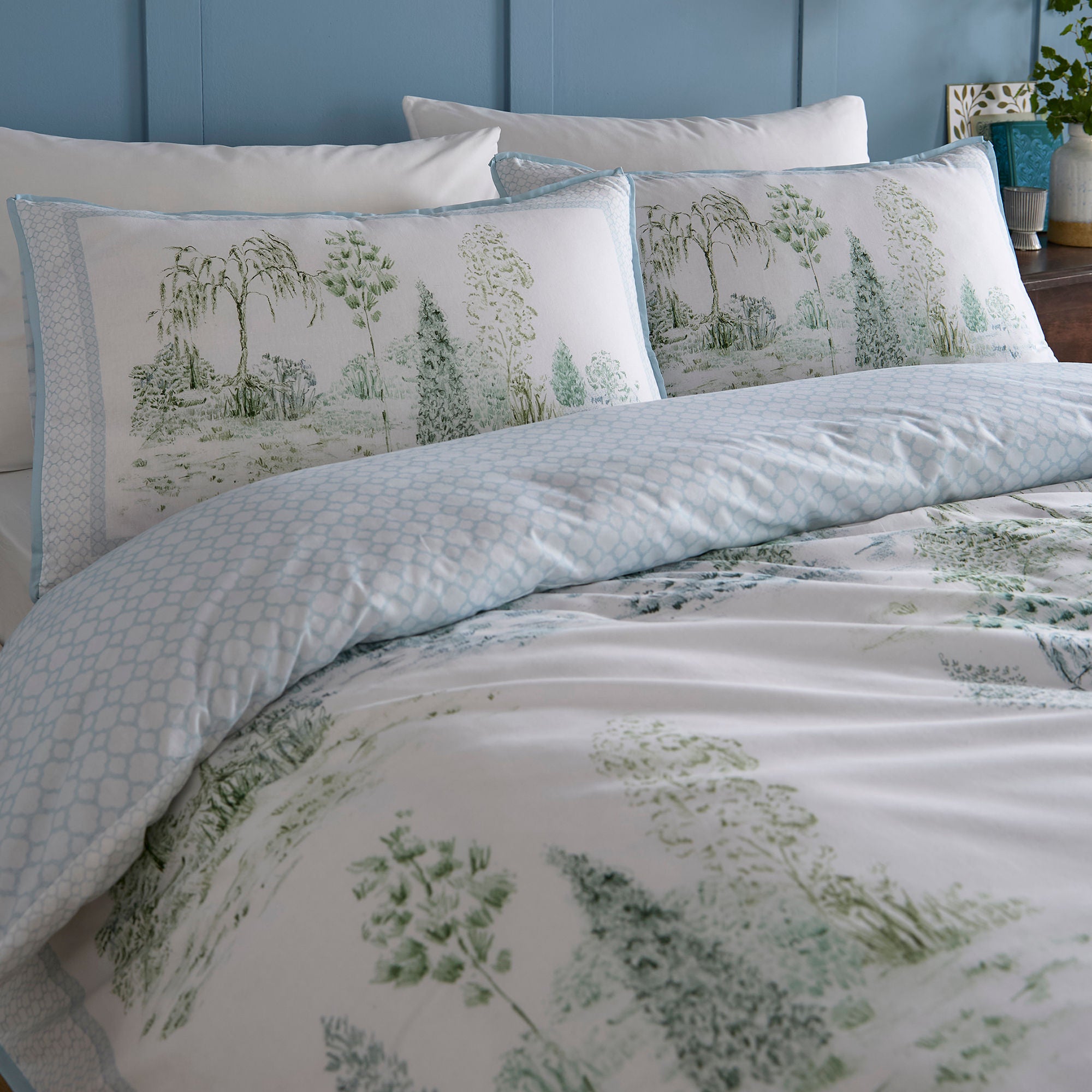 Duvet Cover Set Willow Tree Scene by Appletree Style in Blue