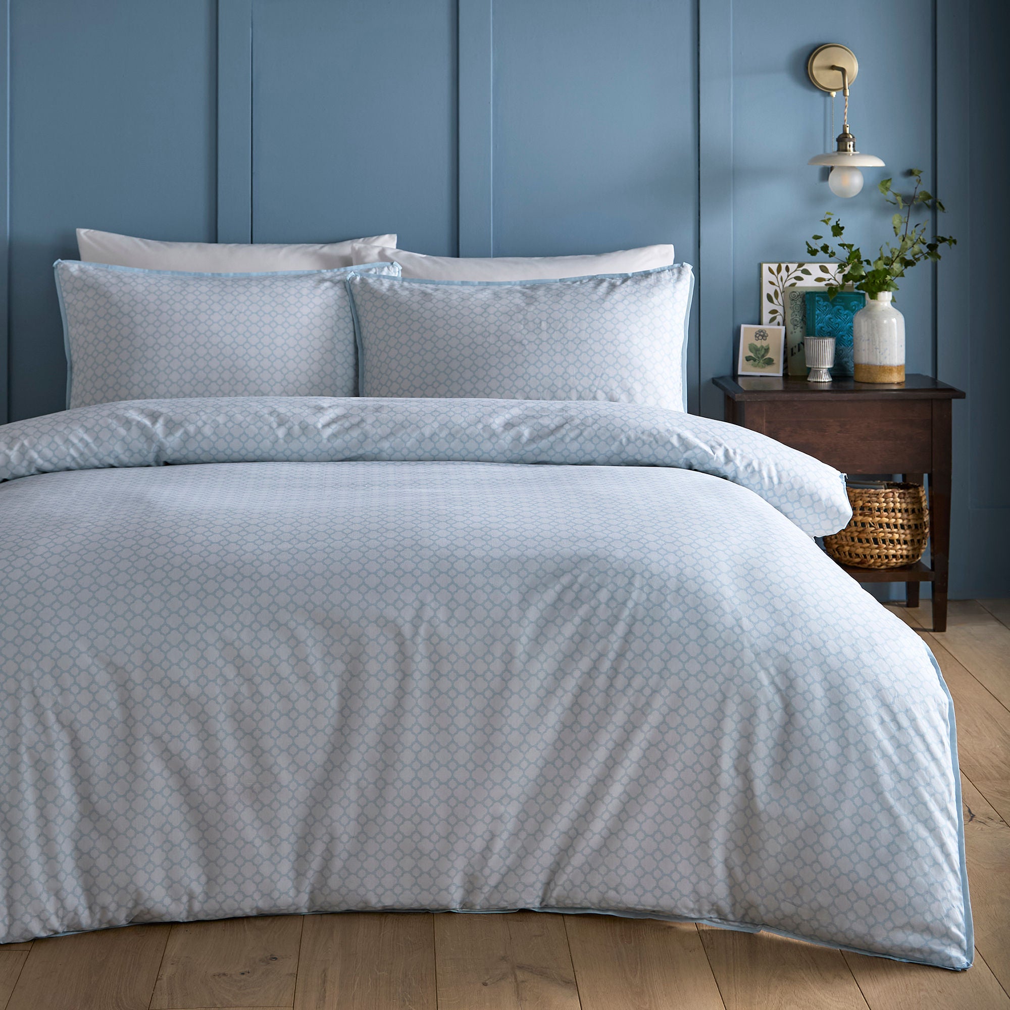 Duvet Cover Set Willow Tree Scene by Appletree Style in Blue