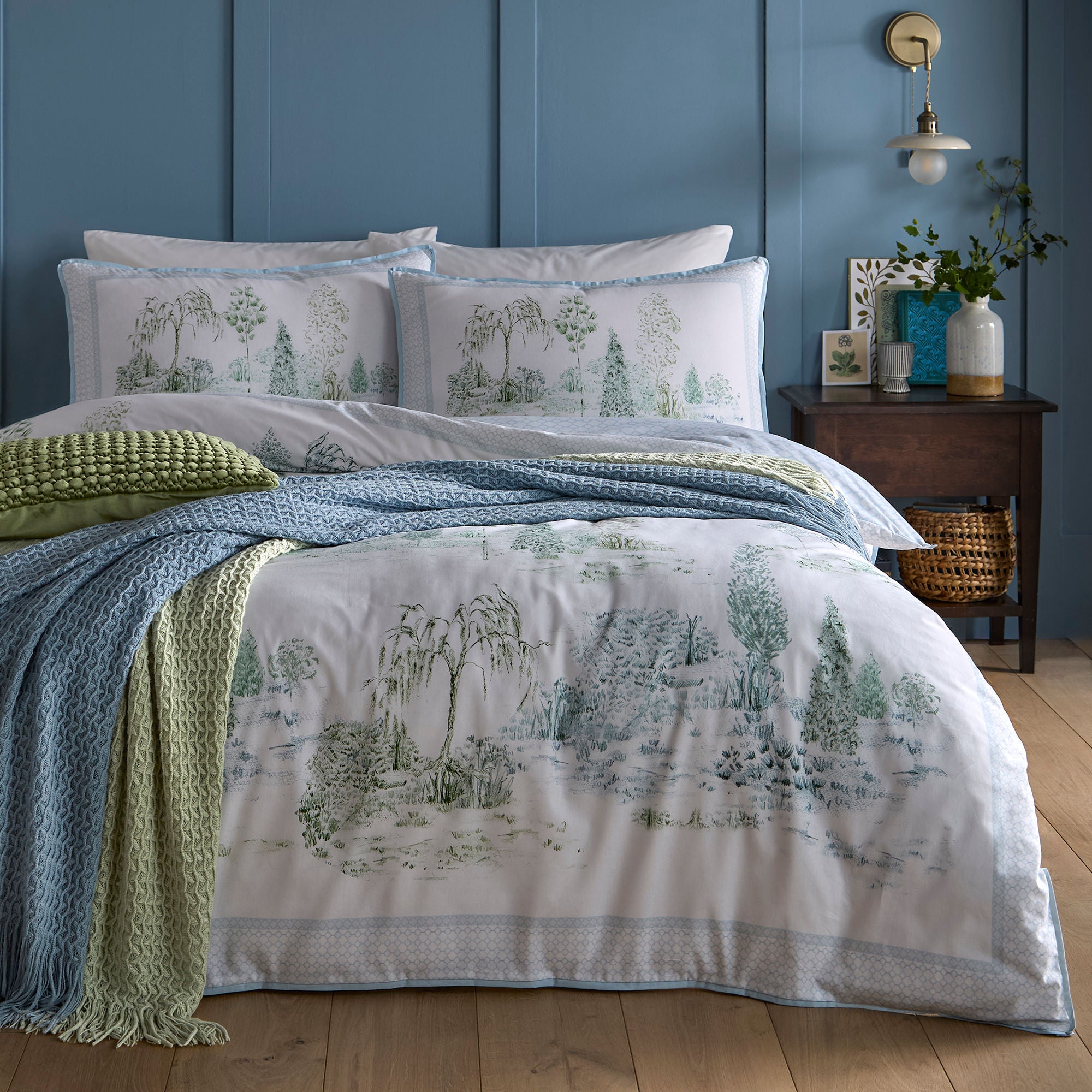 Duvet Cover Set Willow Tree Scene by Appletree Style in Blue